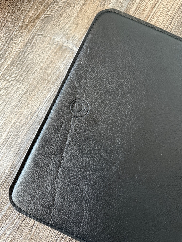 Husa laptop compatibila cu MacBook PRO 13 inch, abstract, Unika, rosu