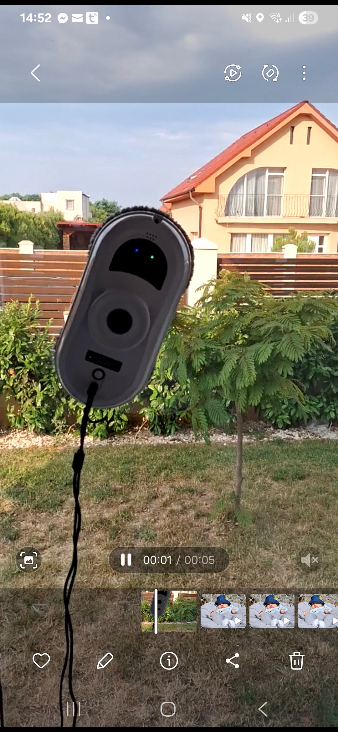 Robot autonom de curatare geamuri Smart Window Robot, Excitat®, Robot curatare geamuri, Aspiratie 5600 pa, Remote control function, Detectie margini, Protectie anti-cadere, Cap curatare dublu helix, Oprire automata, Alb inchis