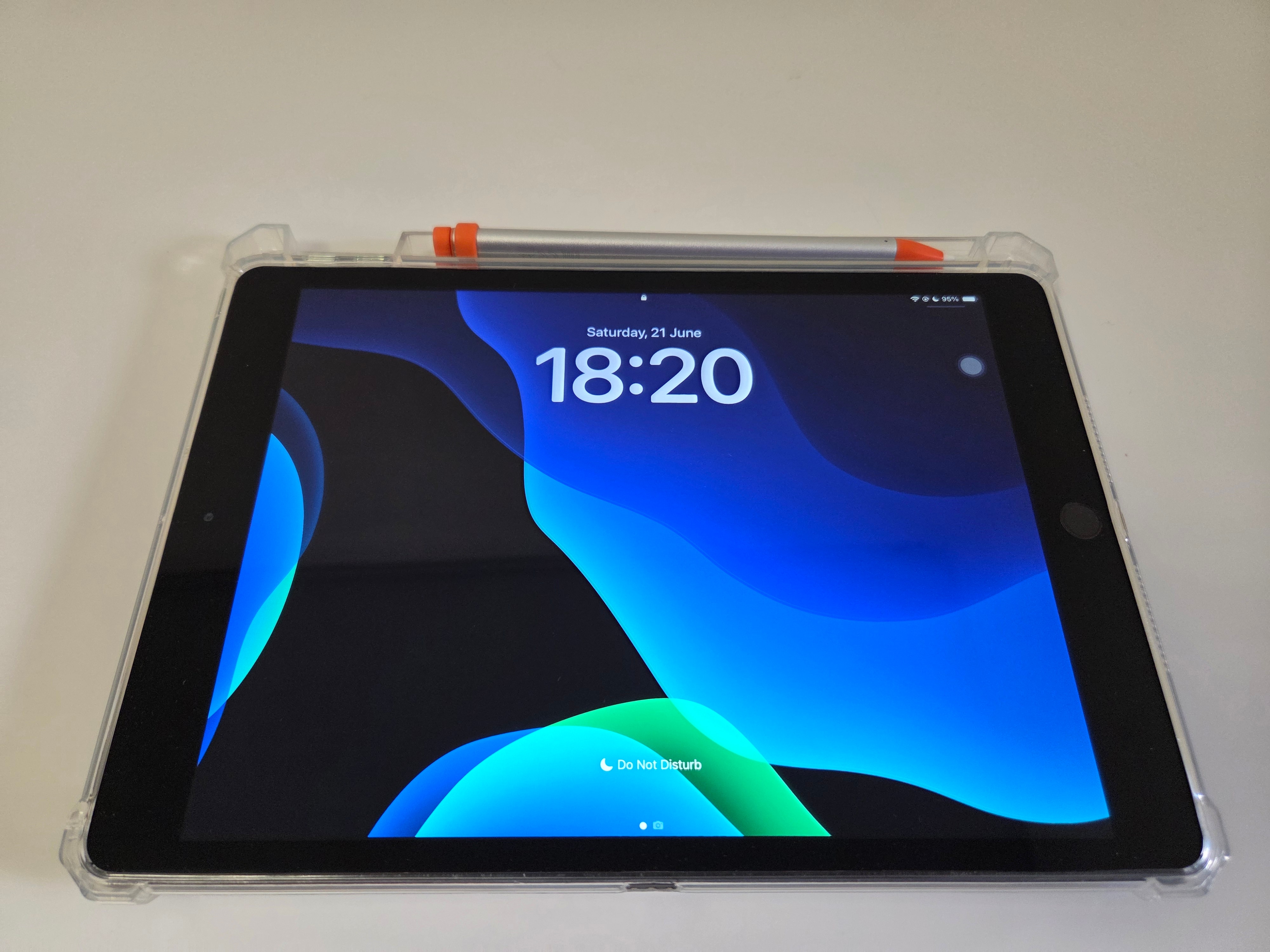 Husa de protectie telefonultau® pentru Apple iPad 7/8/9 10.2", silicon transparent antishock cu colturi intarite, suport integrat pentru tableta si stylus, rezistenta la socuri, ideala pentru filme, jocuri, lectii online si birou, transparenta