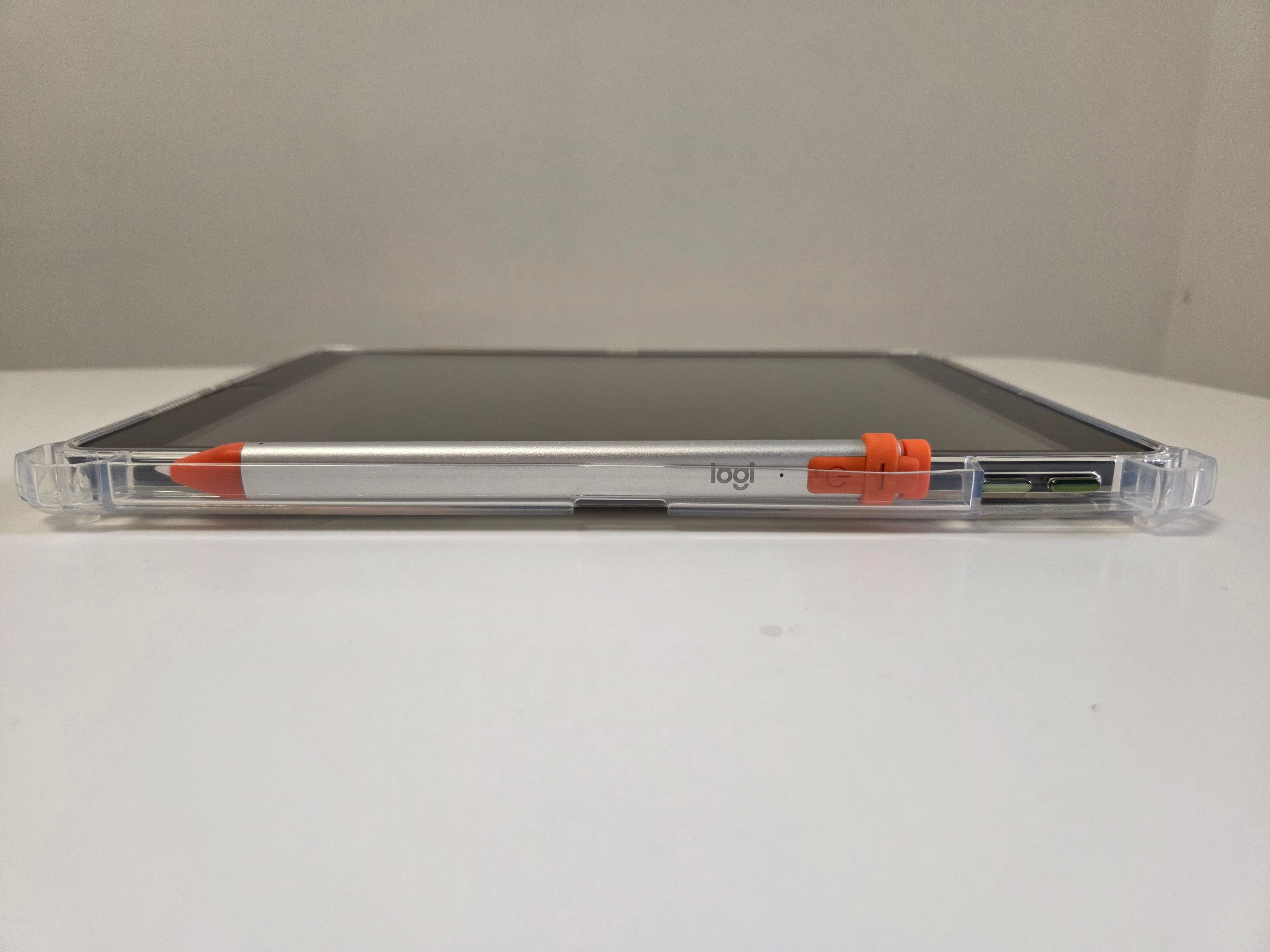 Husa de protectie telefonultau® pentru Apple iPad 7/8/9 10.2", silicon transparent antishock cu colturi intarite, suport integrat pentru tableta si stylus, rezistenta la socuri, ideala pentru filme, jocuri, lectii online si birou, transparenta