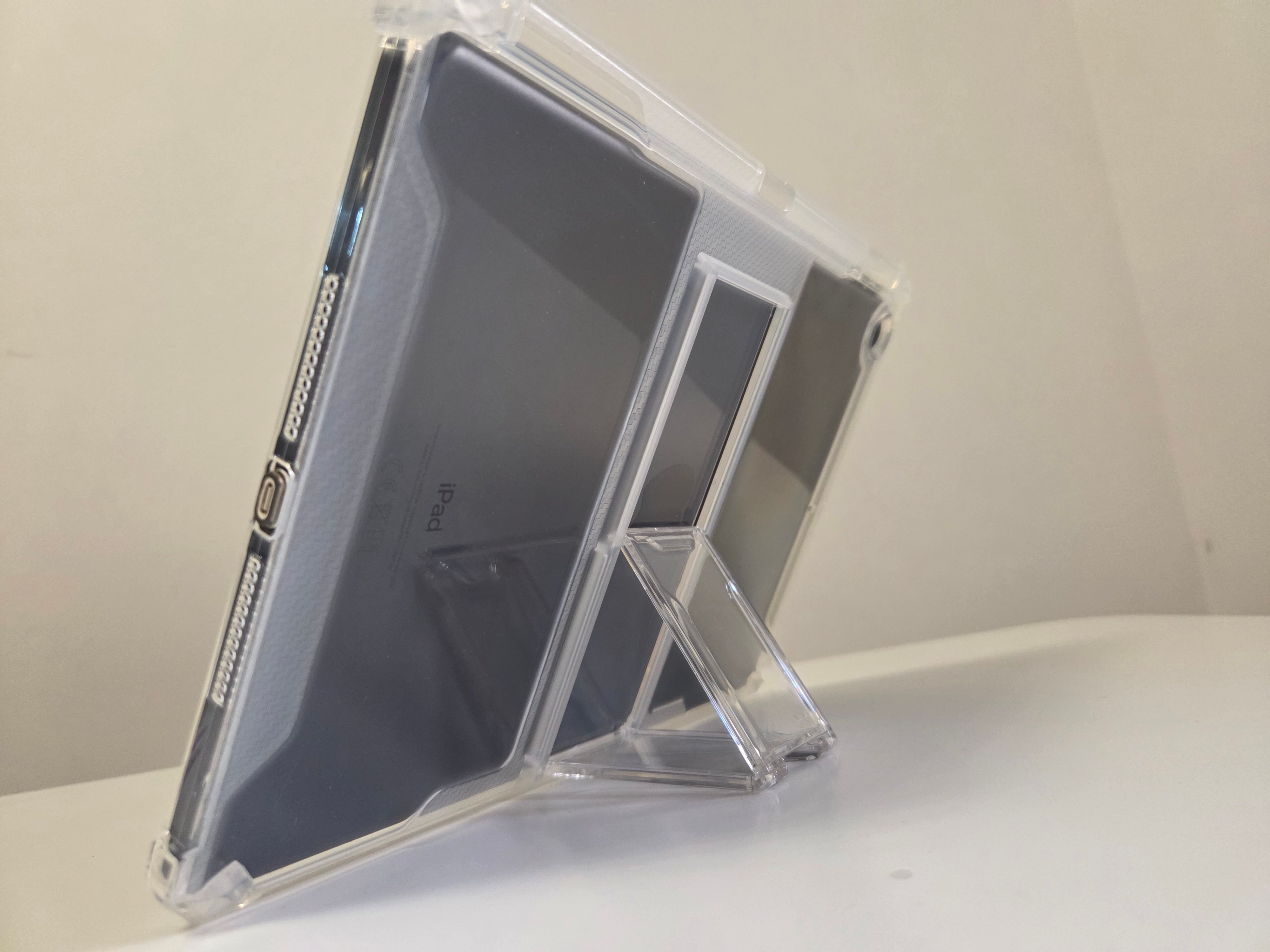 Husa de protectie telefonultau® pentru Apple iPad 7/8/9 10.2", silicon transparent antishock cu colturi intarite, suport integrat pentru tableta si stylus, rezistenta la socuri, ideala pentru filme, jocuri, lectii online si birou, transparenta