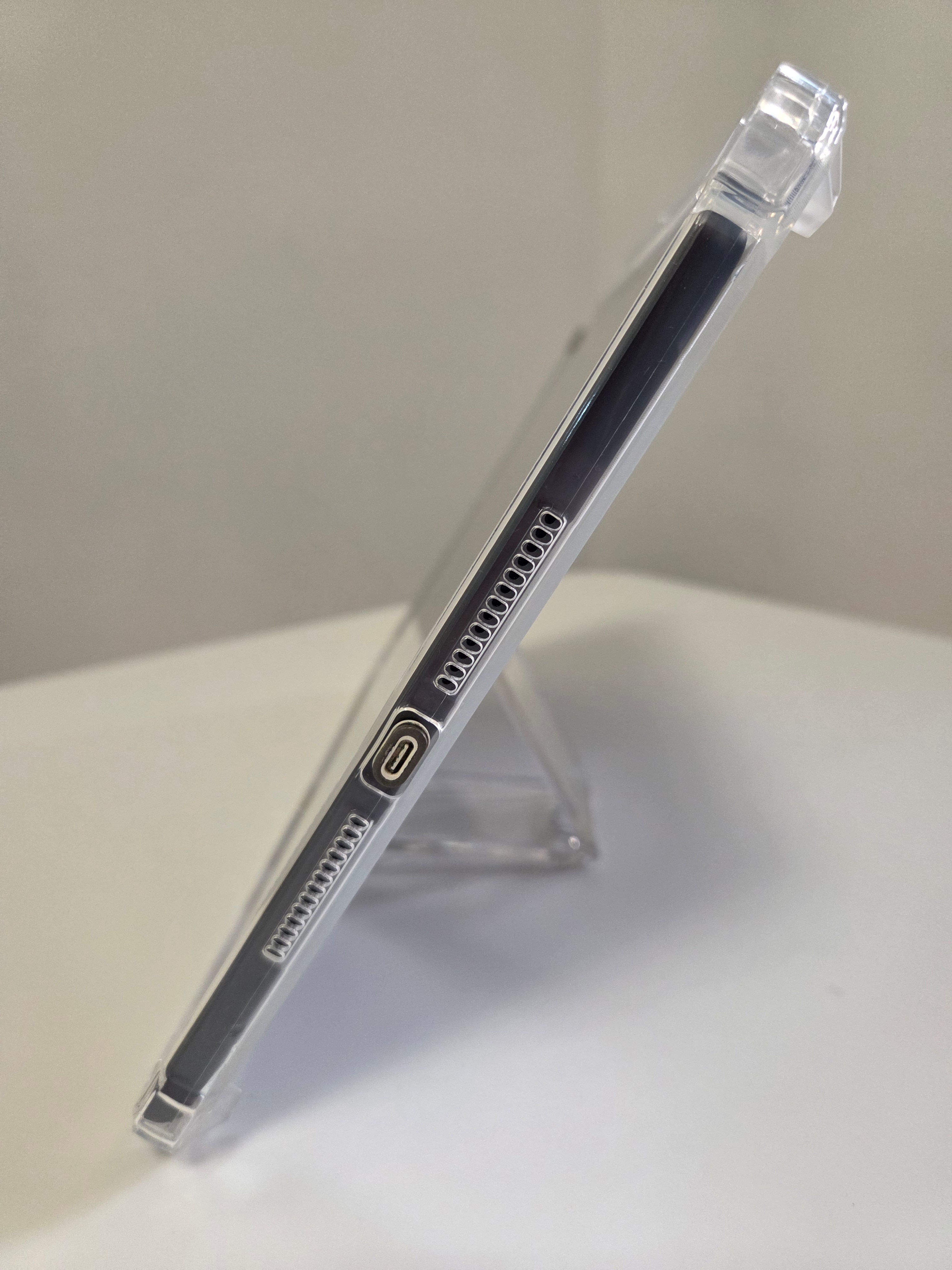 Husa de protectie telefonultau® pentru Apple iPad 7/8/9 10.2", silicon transparent antishock cu colturi intarite, suport integrat pentru tableta si stylus, rezistenta la socuri, ideala pentru filme, jocuri, lectii online si birou, transparenta