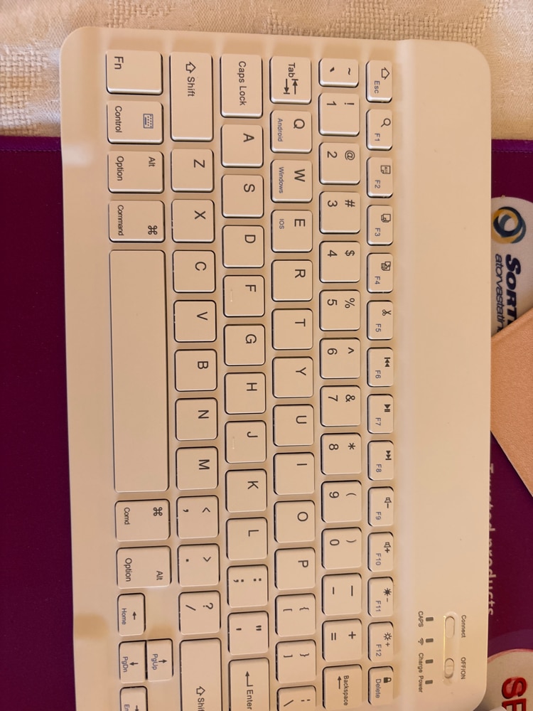 Carcasa cu tastatura pentru iPad 10.9 2022 (a 10-a generatie) cu suport pentru creion, detasabil magnetic, tastatura Bluetooth wireless, activare/dezactivare automata, roz