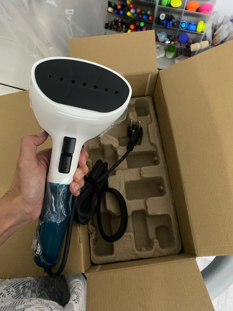 Aparat de calcat vertical cu abur Tefal Access Steam First DT6131E0, 1300W, abur variabil 0-20 g/min, rezervor apa 70 ml, incalzire rapida in 15s, functie auto OFF, perie tesaturi, alb/albastru