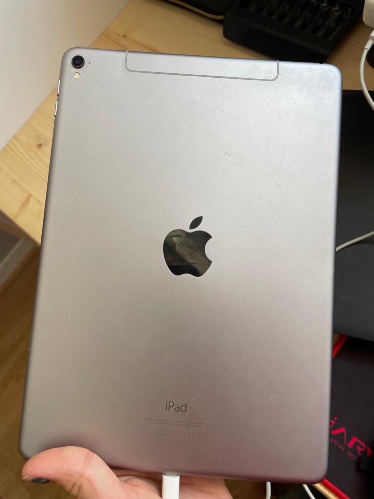 Apple iPad Pro 9.7