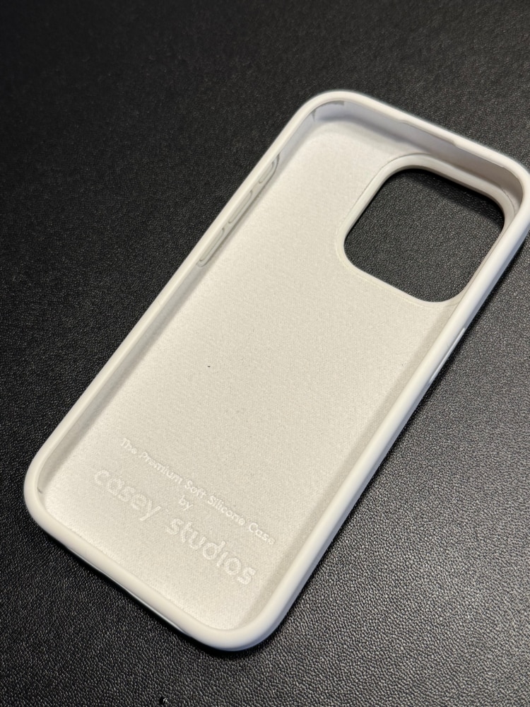 Husa CASEY STUDIOS™ pentru Apple iPhone 15 Pro, Soft Silicone Premium, Microfibra in Interior, Roz, de Protectie, Ultra Slim, pentru Incarcare Wireless, Margini Ridicate pentru Protectia Ecranului si a Camerelor