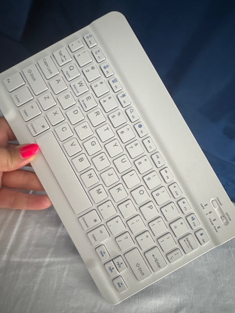 Husa cu tastatura pentru iPad 10.9 2022 (generatia 10) Tech-Protect pink