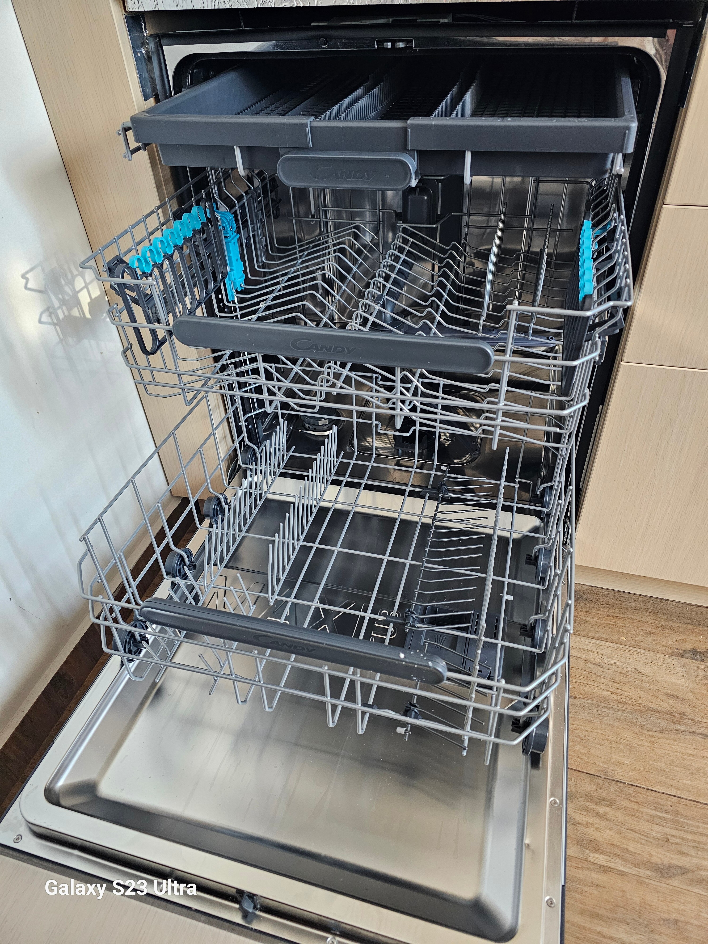 Masina de spalat vase incorporabila Candy Rapido CS 5C4F1A, 15 seturi, 8 programe, Clasa C, 3 cosuri, WiFi, Wash & Dry 35', Motor Speed-Drive Inverter , Automatic Open Door, MaxiTub, Aquastop, 60 cm