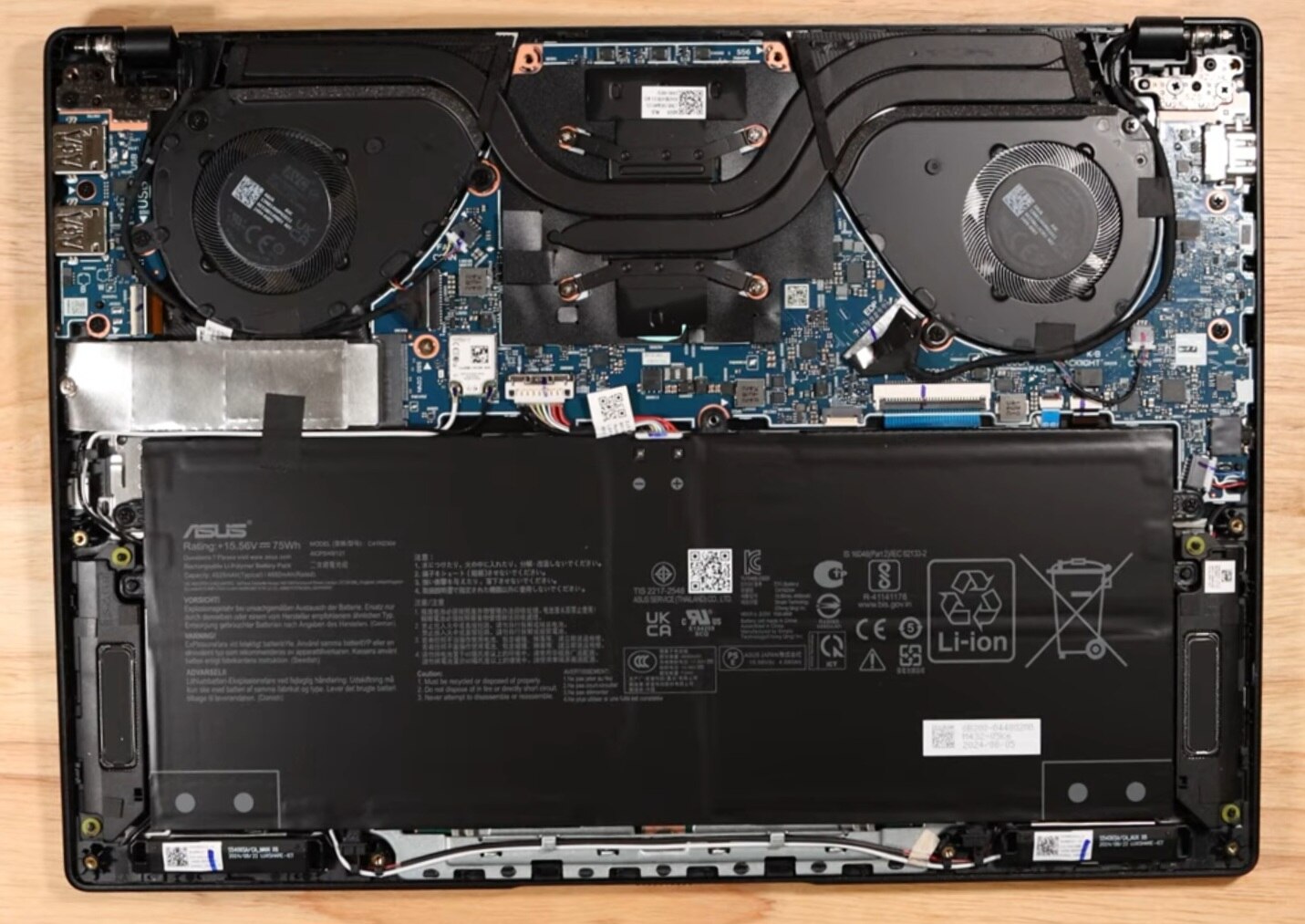 Laptop ASUS Vivobook S 14 S5406SA cu procesor Intel® Core™ Ultra 5 226V pana la 4.5GHz, 14'', WUXGA, OLED, 16GB LPDDR5X RAM, 1TB SSD, Intel® Arc™ Graphics, Windows 11 Pro, Mist Blue