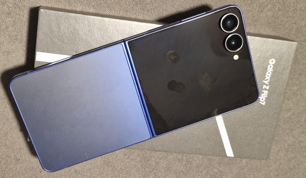 Telefon mobil Samsung Galaxy Z Flip7, 12GB RAM, 512GB, 5G, Coralred