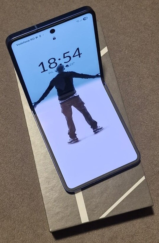 Telefon mobil Samsung Galaxy Z Flip7, 12GB RAM, 512GB, 5G, Coralred