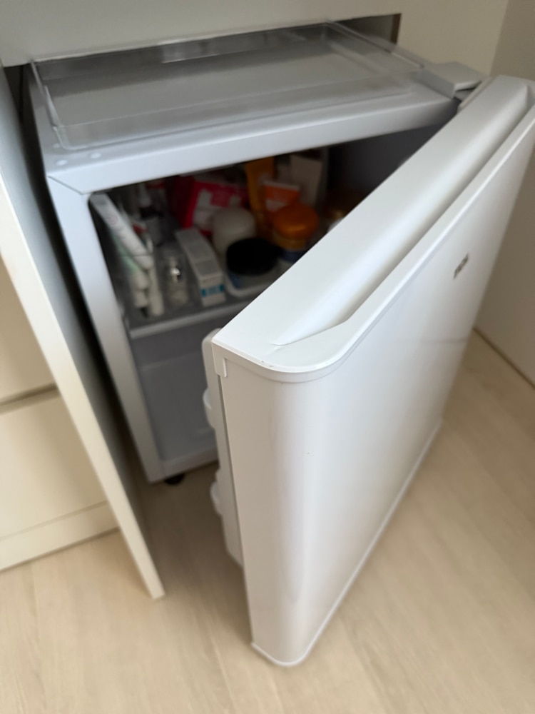 Frigider cu o usa TCL RF092DWE0, 92 l, Control mecanic, Maner retras, Picioruse reglabile, Clasa E, H 83 cm, Alb