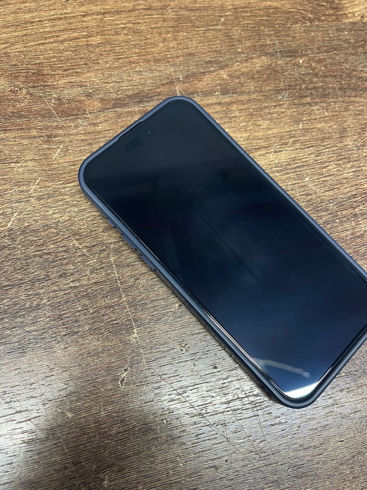 Folie de Protectie Privacy InstaShield by VeReTech pentru iPhone 13 Pro Max, cu Kit de Aplicare Instanta si Functie Automata de Indepartare a Prafului, din Sticla Securizata 9H+, Ultra Claritate Super HD, Tratament Electronic Oleofobic si Anti Amprente