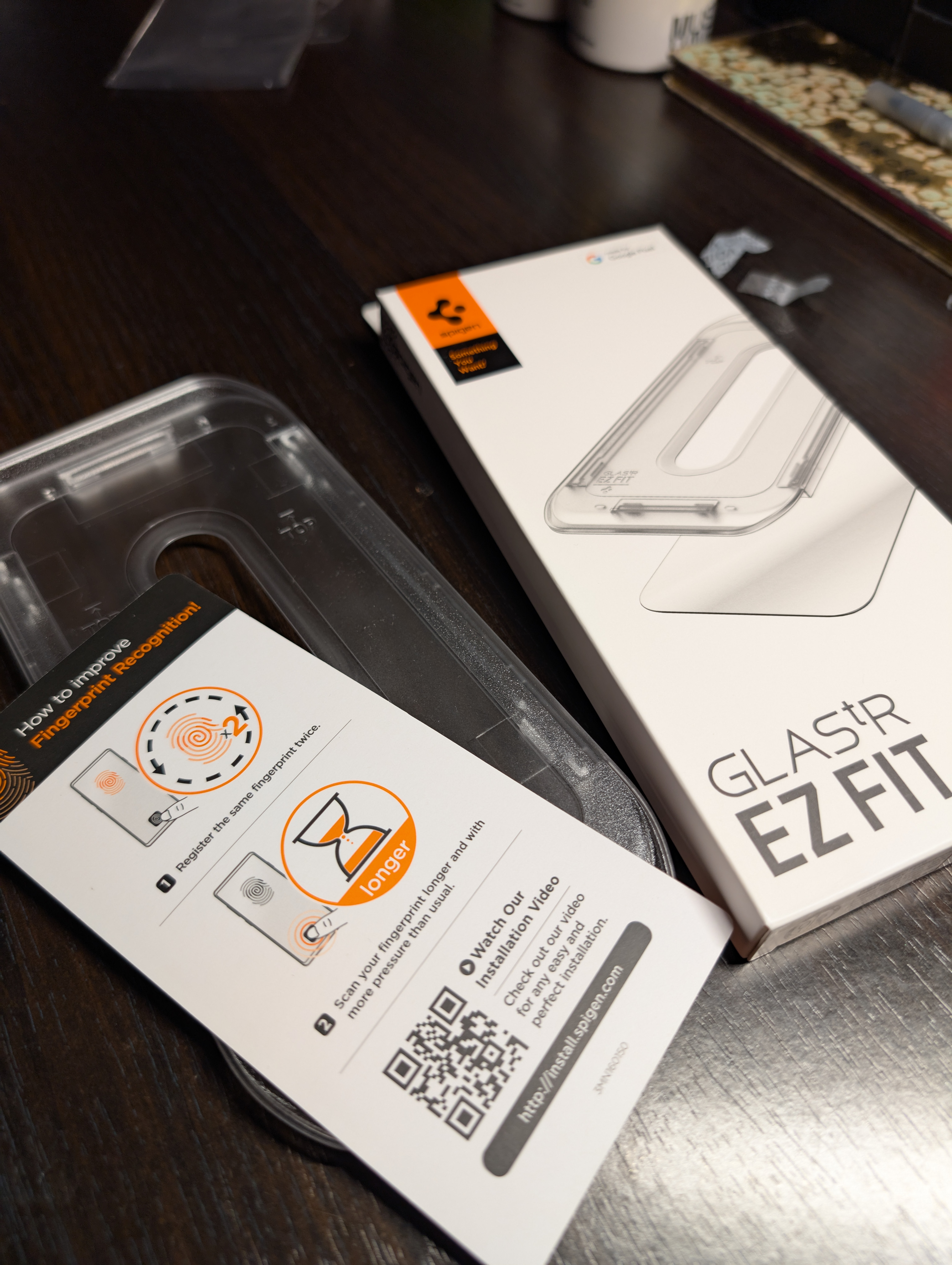 Set 2 folii sticla cu sistem de montare Case friendly Spigen GLAStR EZ FIT compatibil cu Google Pixel 9 / 9 Pro