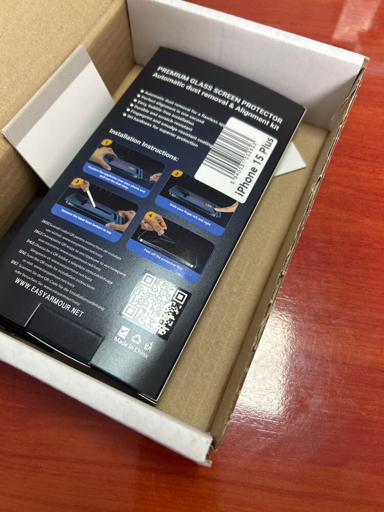 Set 2 x Folie Sticla pentru iPhone 15 Plus, cu Kit Montaj Automat pentru Aplicare Usoara si Rapida, Fara Bule, Margini Negre, Rezistenta la Socuri (9H), EasyArmour