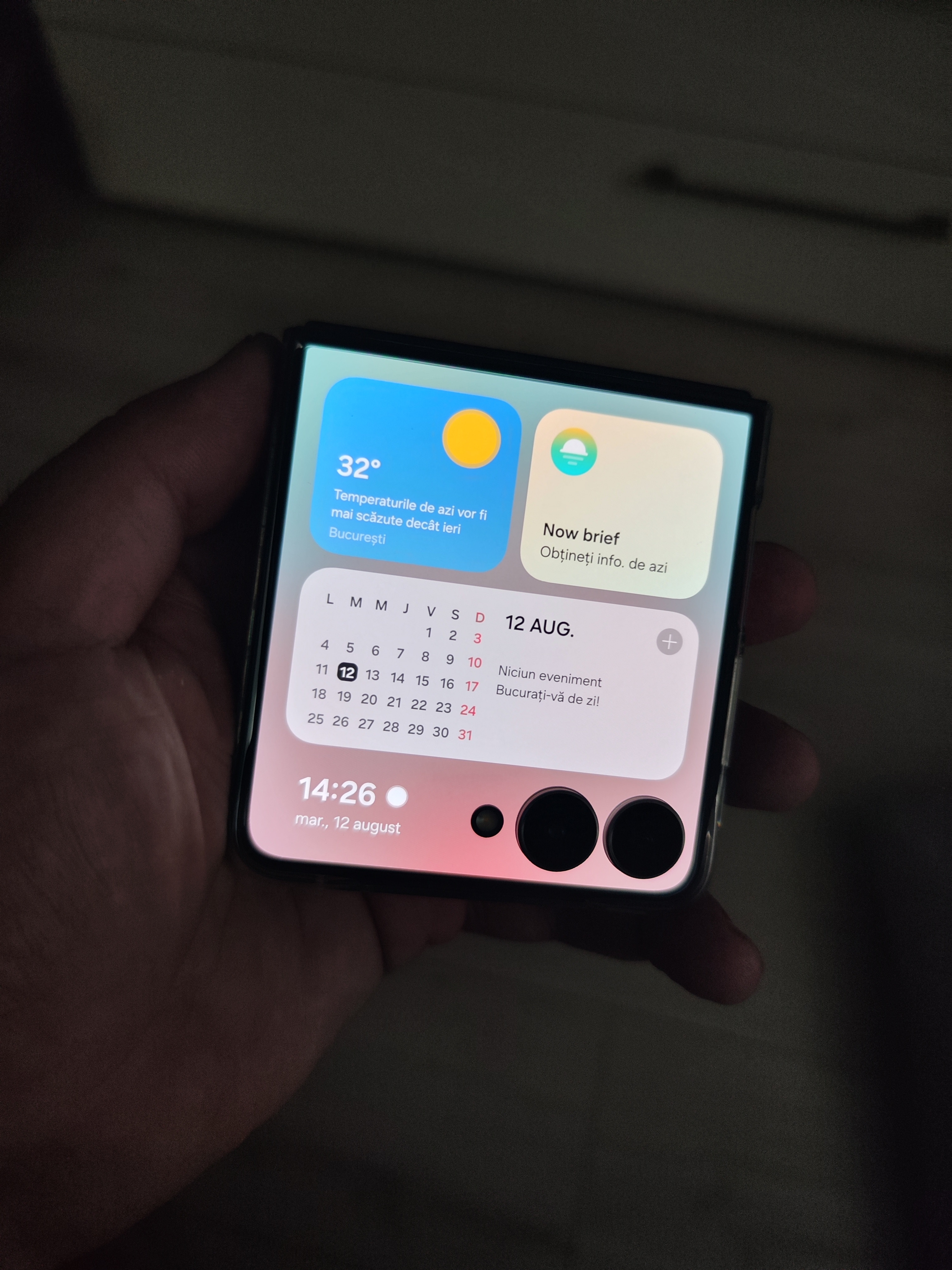 Telefon mobil Samsung Galaxy Z Flip7, 12GB RAM, 512GB, 5G, Coralred