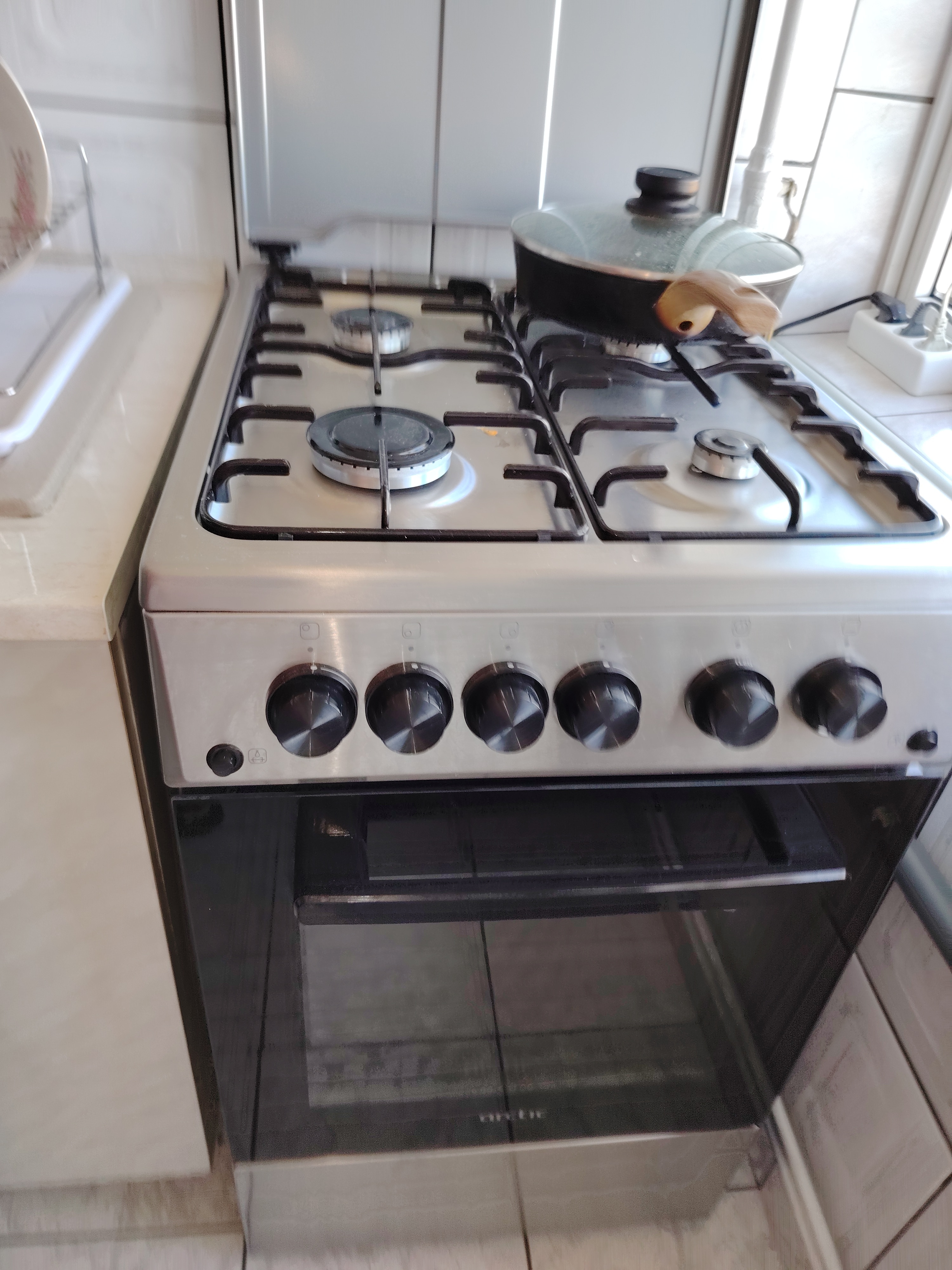 Aragaz Arctic AGG5611DTTLXN, Gaz, 4 arzatoare, Aprindere electrica plita/cuptor, Safety Plus, Grill, Rotisor, Timer, Arzatoare cu eficienta ridicata, 50 cm, Inox