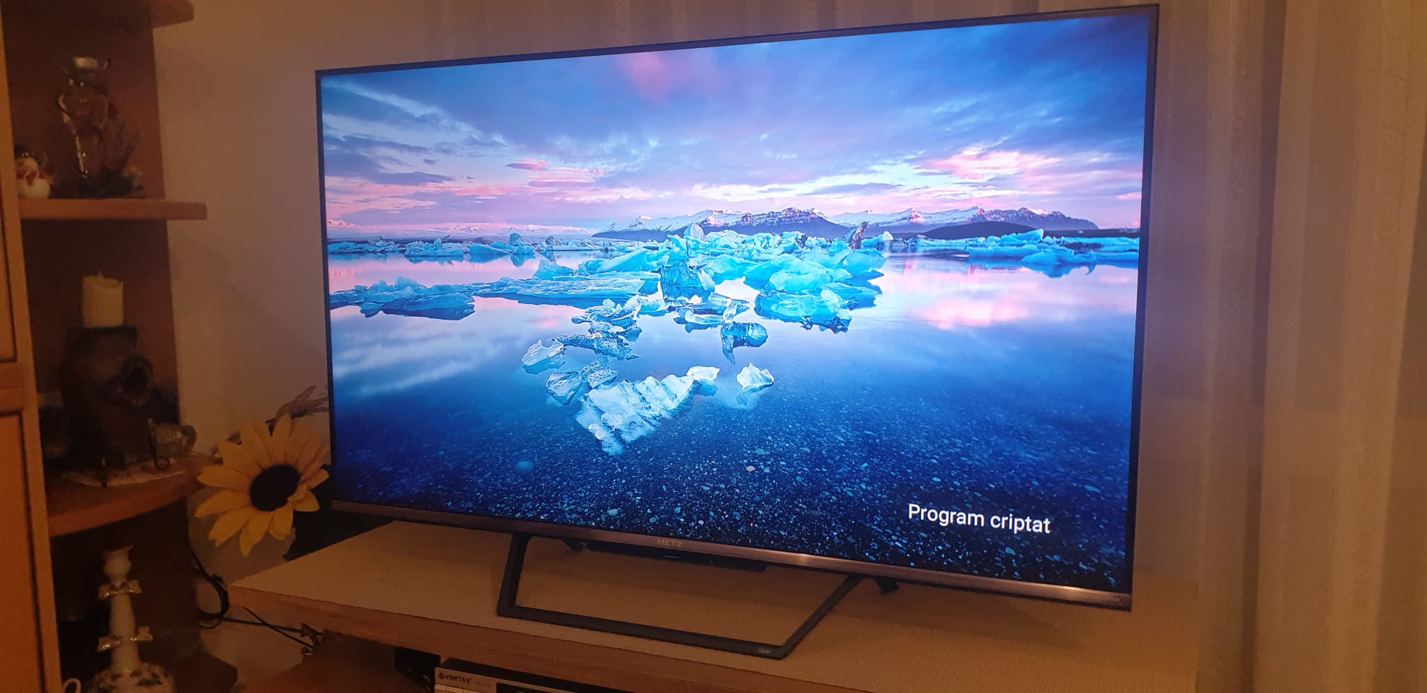 Televizor METZ QLED 55MQE7600Y, 139 cm, Smart Google TV, 4K Ultra HD, Clasa F (Model 2025)