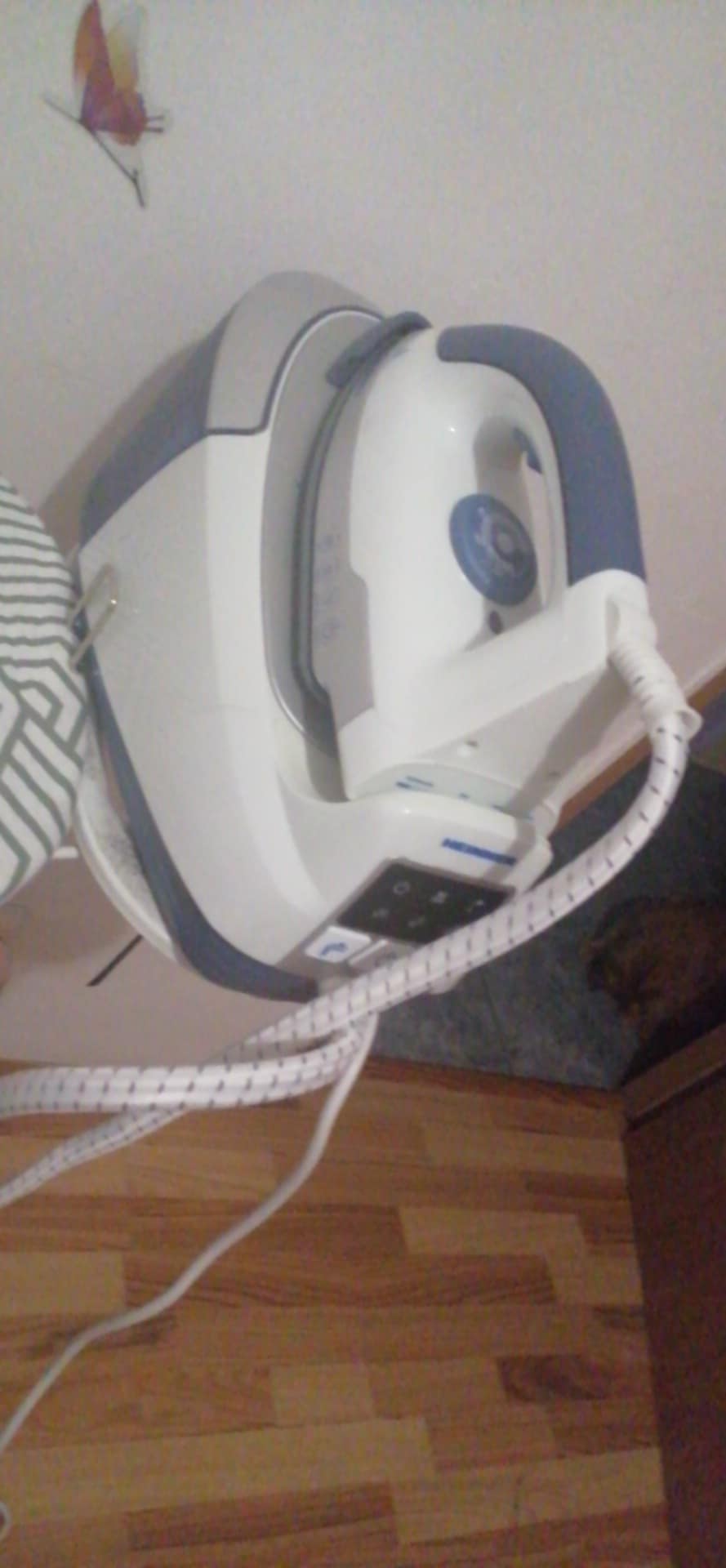 RESIGILAT: Statie de calcat cu boiler Heinner HIS-D2403BL, 2400 W (1600W boiler + 800W fier), 3.5 bar, 1.2L, Abur ajustabil: 40/70/100g/min, temperatura ajustabila, Alb/Albastru
