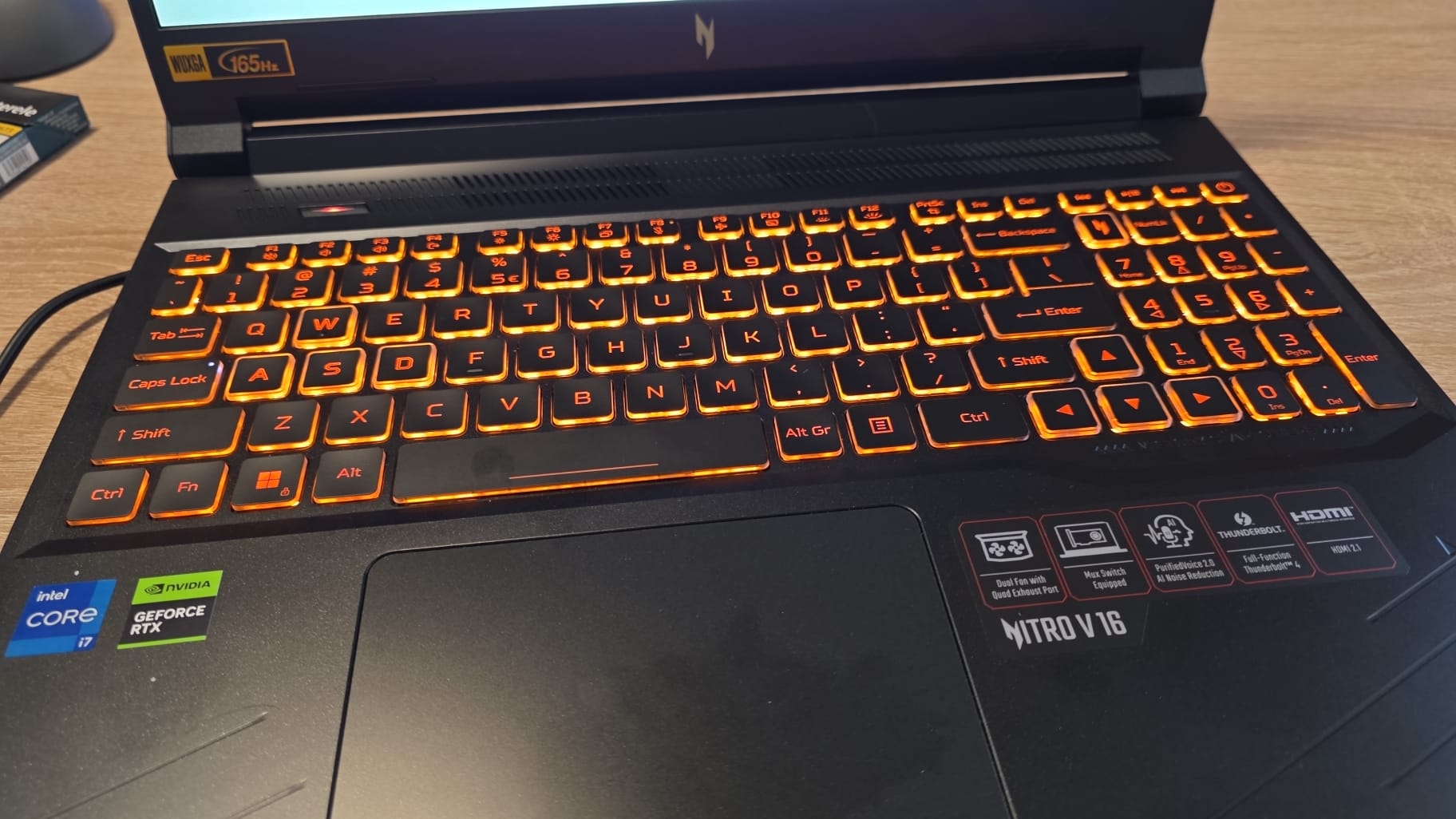 Laptop Gaming Acer Nitro V 16 ANV16-71 cu procesor Intel® Core™ i5 14450HX pana la 4.8GHz, 16'' WUXGA, IPS, 165Hz, 16GB DDR5 RAM, 512GB SSD, NVIDIA® GeForce RTX 4050 6GB GDDR6, No OS, Obsidian Black