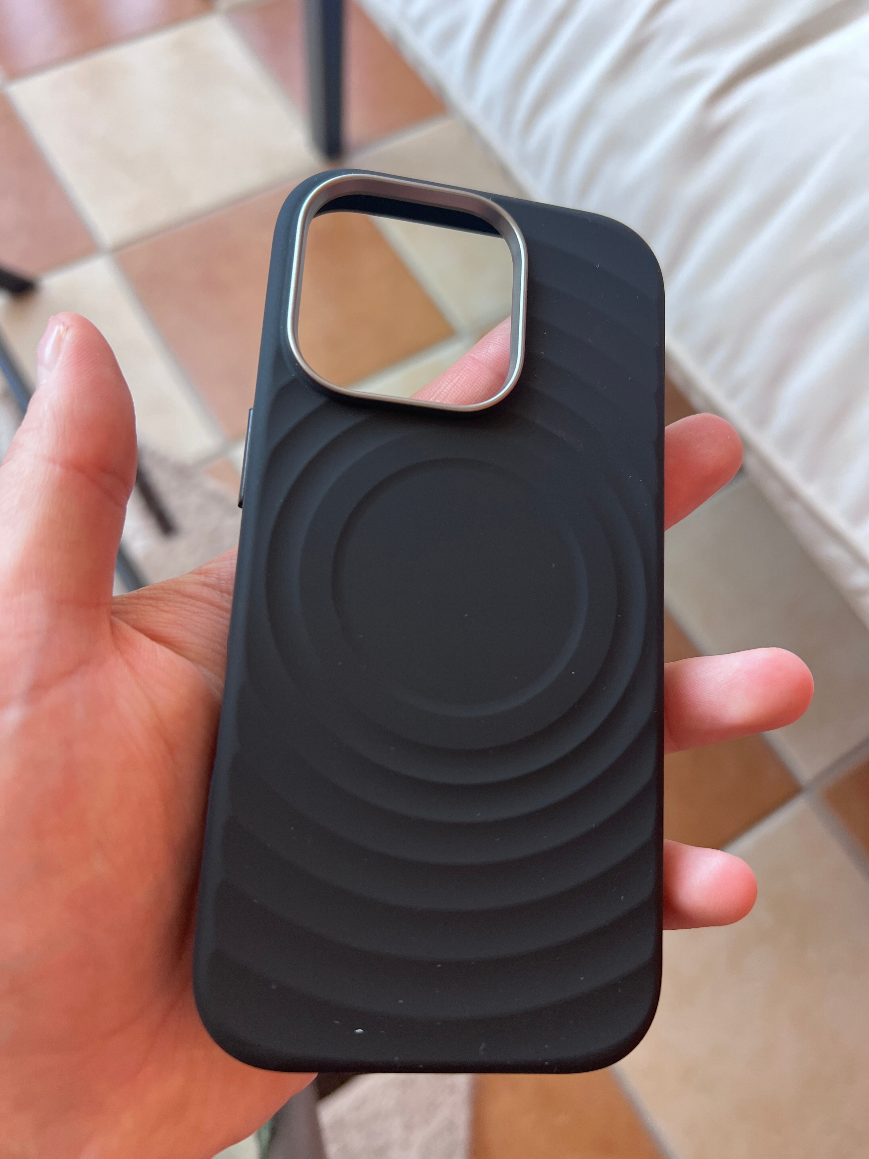 Husa de protectie, pentru Apple iPhone 16 Pro, incarcare MagSafe, protectie si aspect premium, model Wave Liquid Silicone, negru