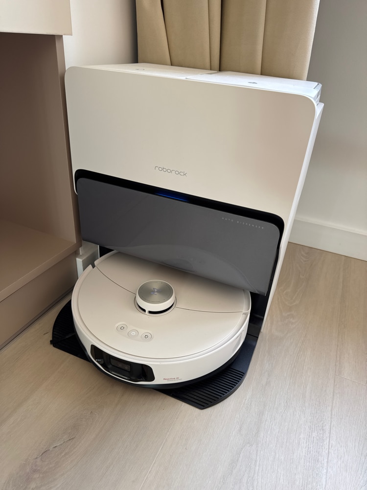 Robot de Aspirare Roborock S8 MaxV Ultra S8MVU02-00, aspirator si mop, mapare 3D, 5200 mAh, 10.000Pa, recipient praf 270 ml, recipient apa 100 ml, 60 W, 180 min autonomie,alb