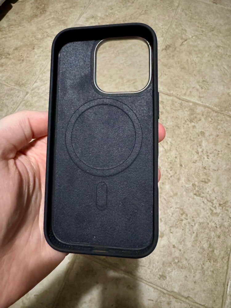Husa de protectie, pentru Apple iPhone 16 Pro, incarcare MagSafe, protectie si aspect premium, model Wave Liquid Silicone, negru