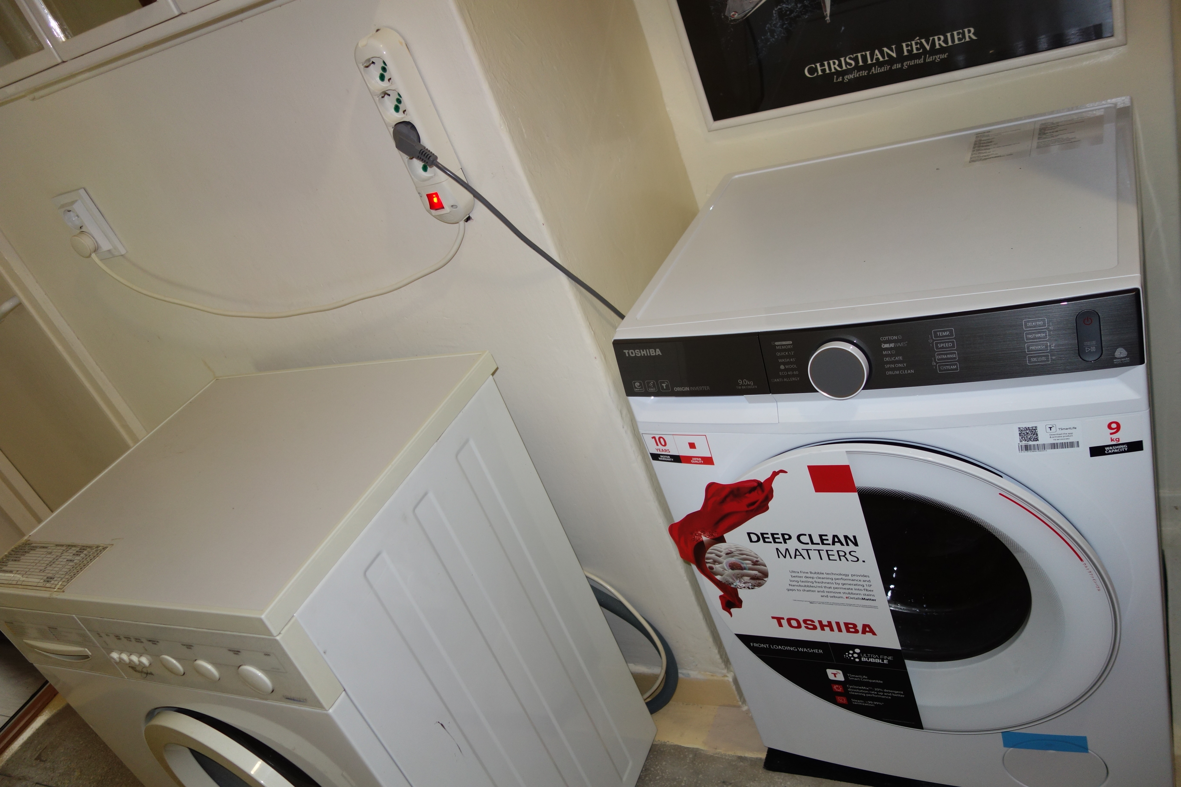 Masina de spalat Toshiba TW-BK100GF4, 9 kg, 1400 RPM, Clasa A, Motor Inverter, Functie Abur, Tehnologie UFB, Wi-Fi, Alb