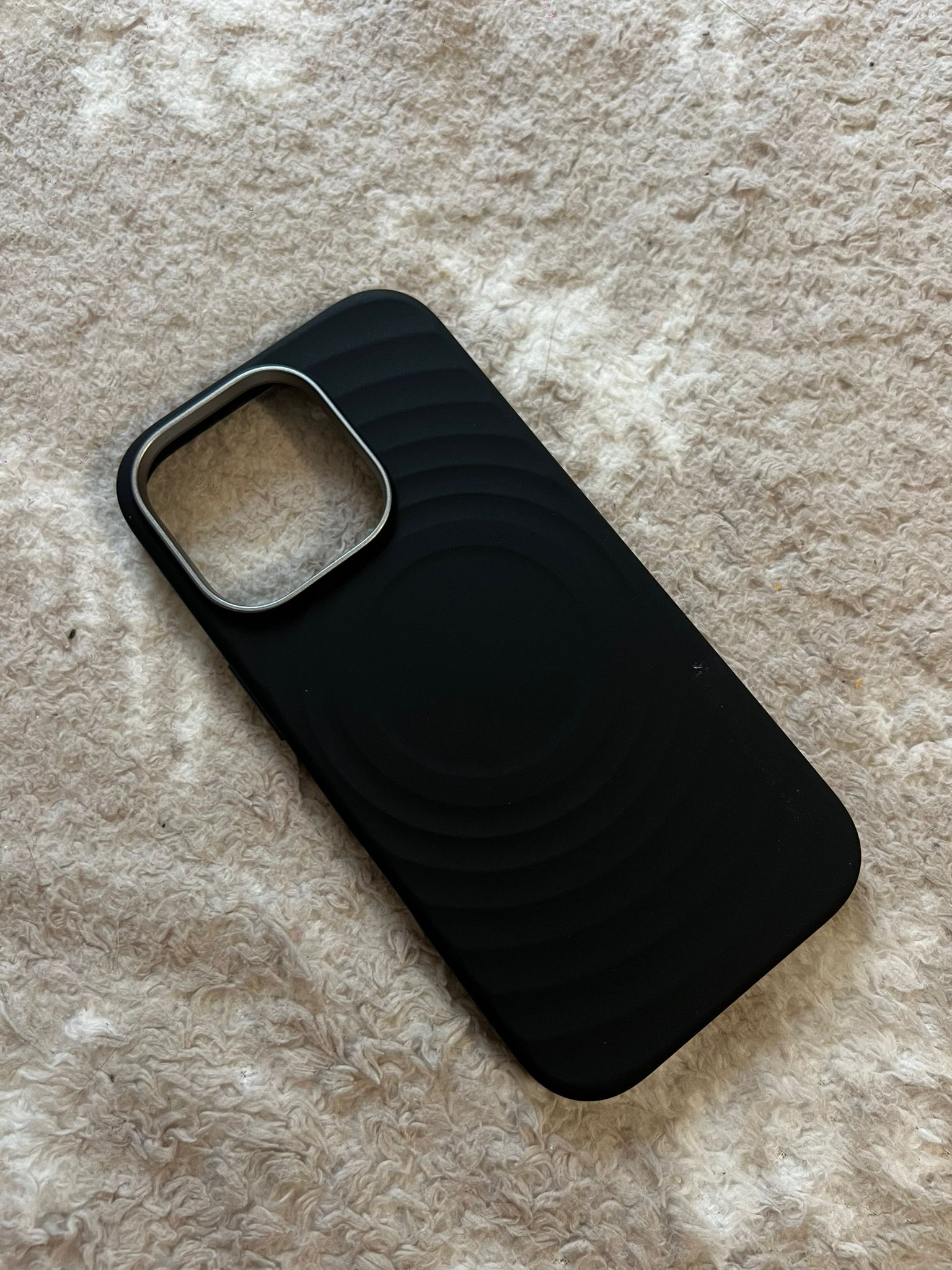 Husa de protectie, pentru Apple iPhone 16 Pro, incarcare MagSafe, protectie si aspect premium, model Wave Liquid Silicone, negru