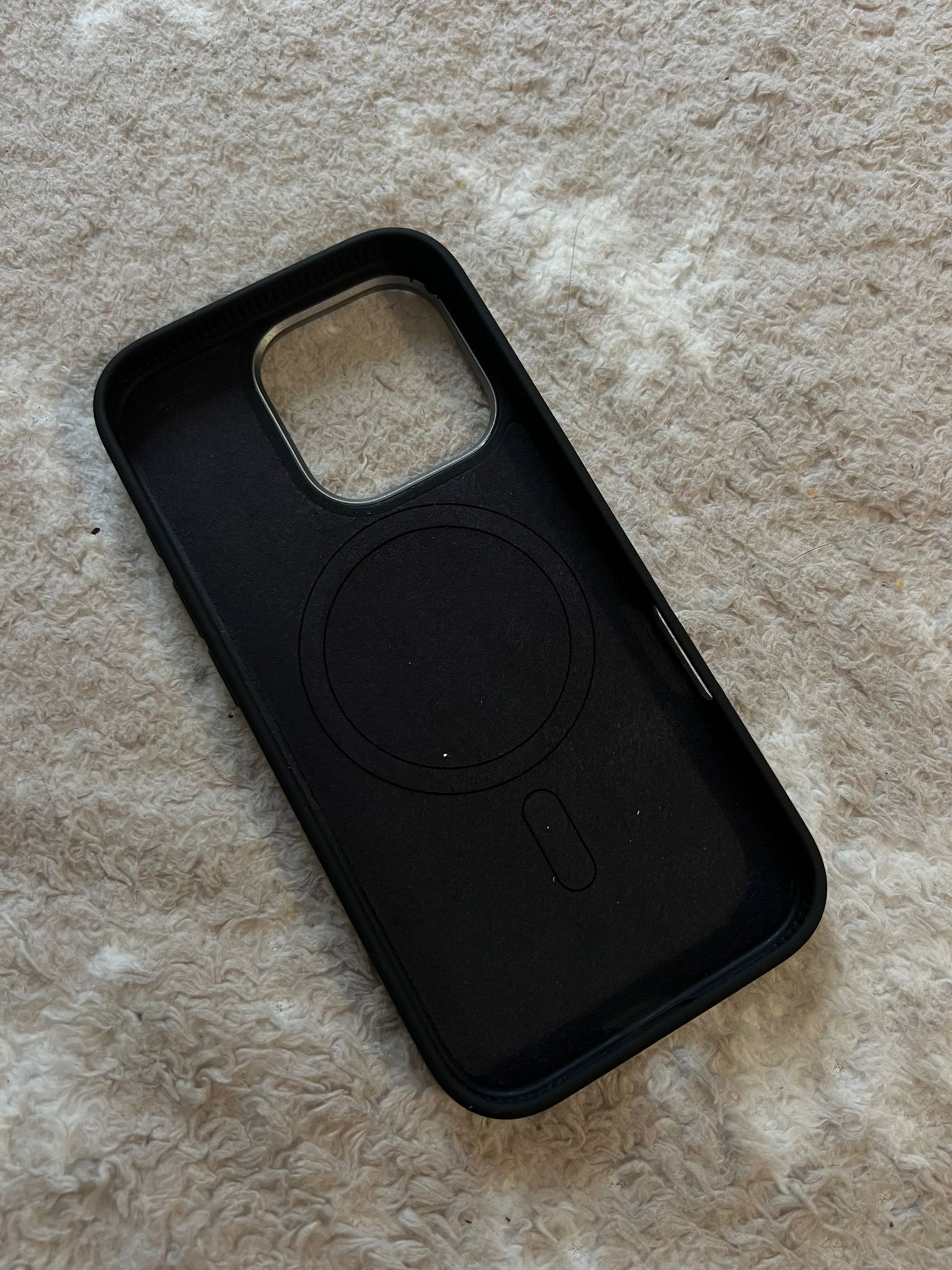 Husa de protectie, pentru Apple iPhone 16 Pro, incarcare MagSafe, protectie si aspect premium, model Wave Liquid Silicone, negru