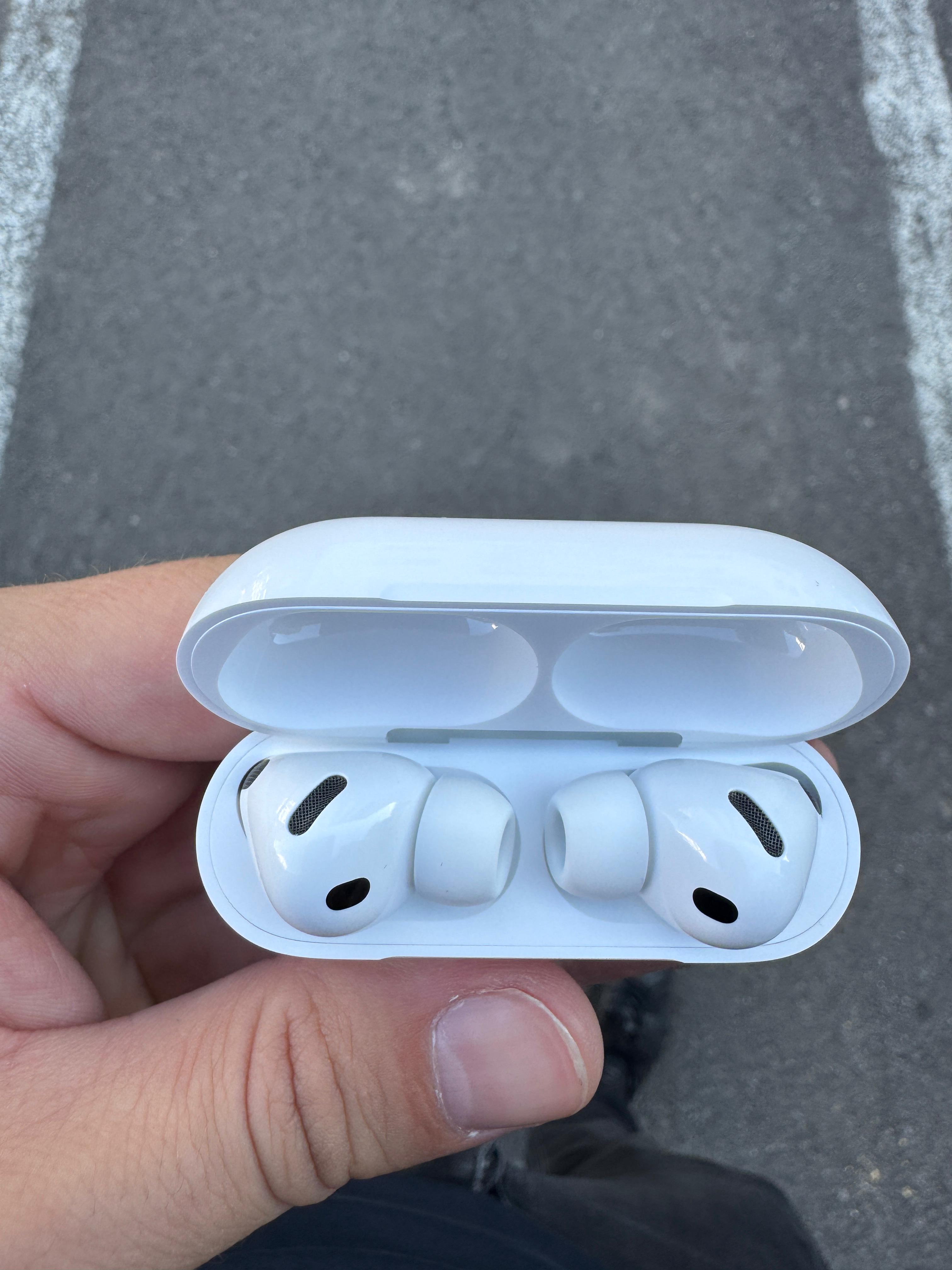 Casti Apple Airpods Pro 3, Carcasa MagSafe (USB-C) - eMAG.ro