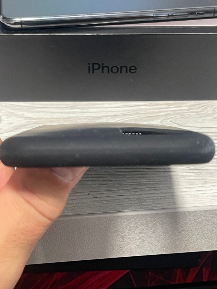 Husa CASEY STUDIOS™ compatibila cu iPhone 11 Pro Max, Soft Silicone Premium, Microfibra in Interior, Red, de Protectie, Ultra Slim, pentru Incarcare Wireless, Margini Ridicate de Protectia Ecranului si a Camerelor