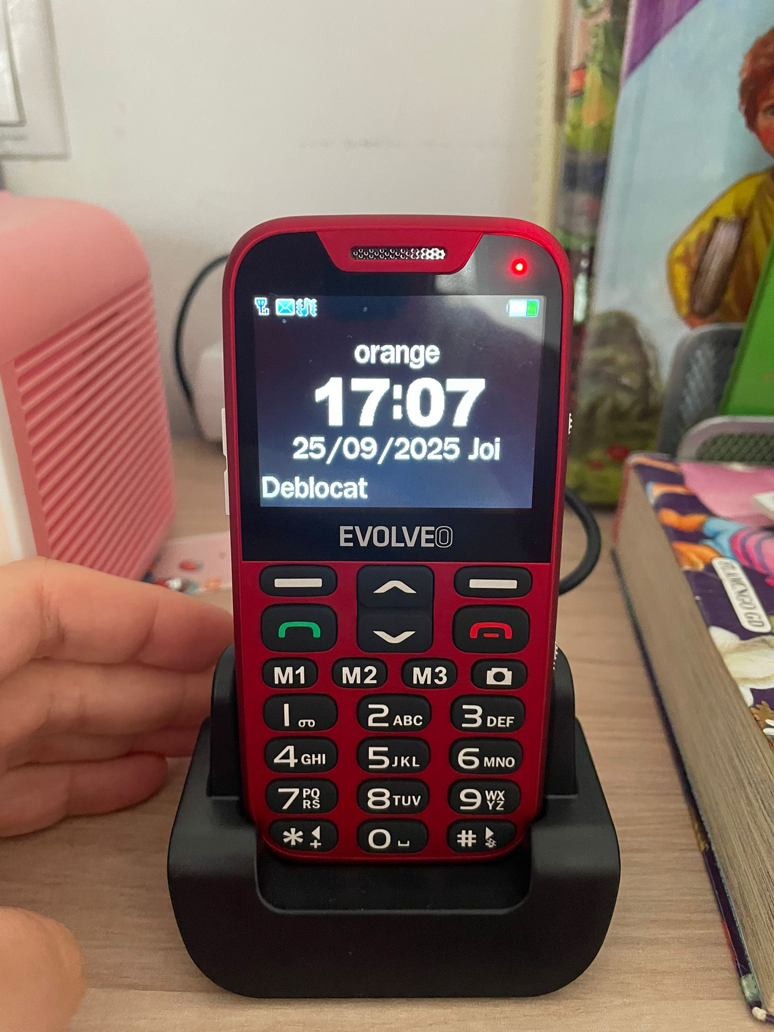 EVOLVEO EasyPhone XR, telefon mobil pentru seniori cu suport de incarcare, rosu