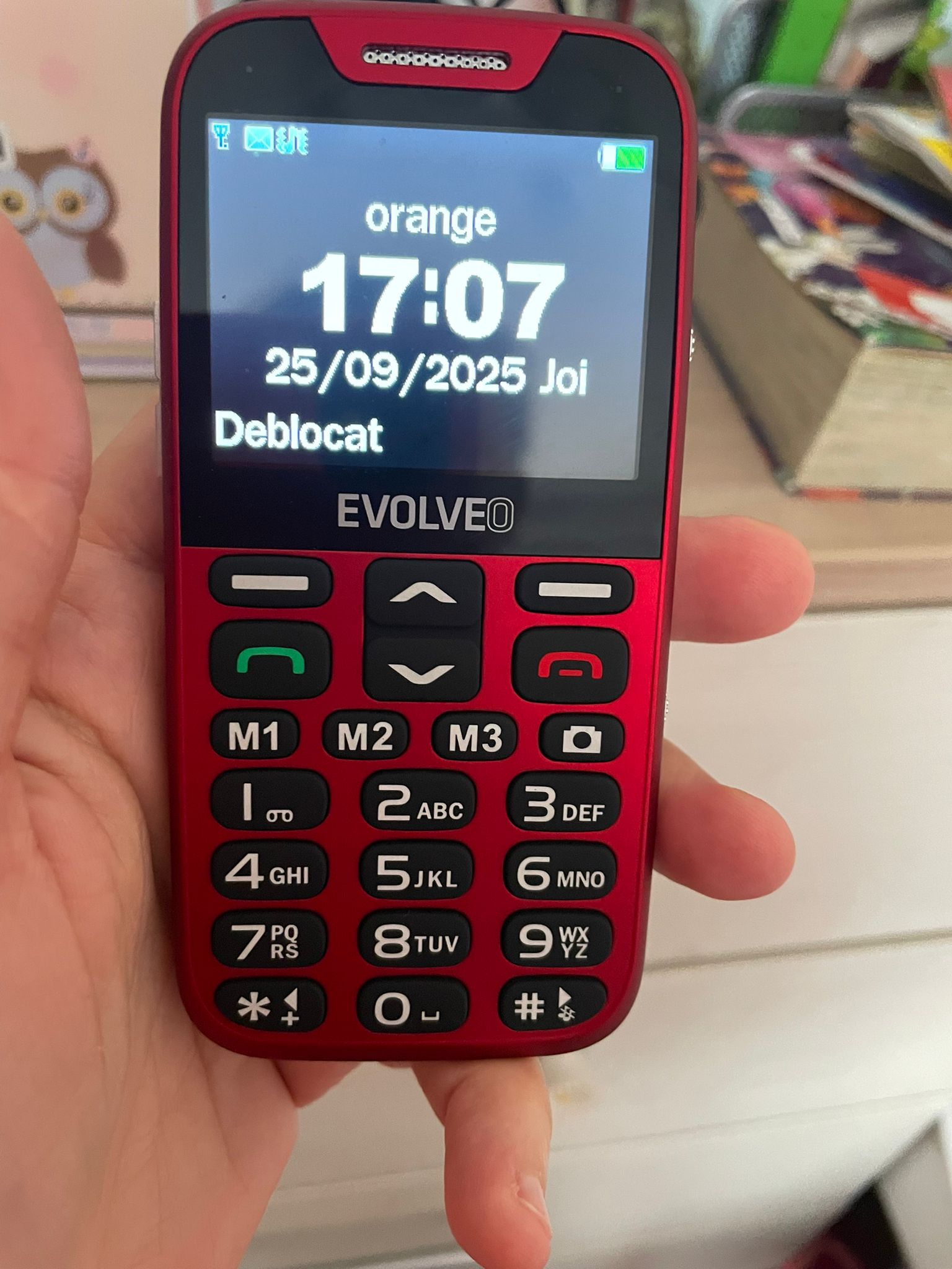 EVOLVEO EasyPhone XR, telefon mobil pentru seniori cu suport de incarcare, rosu