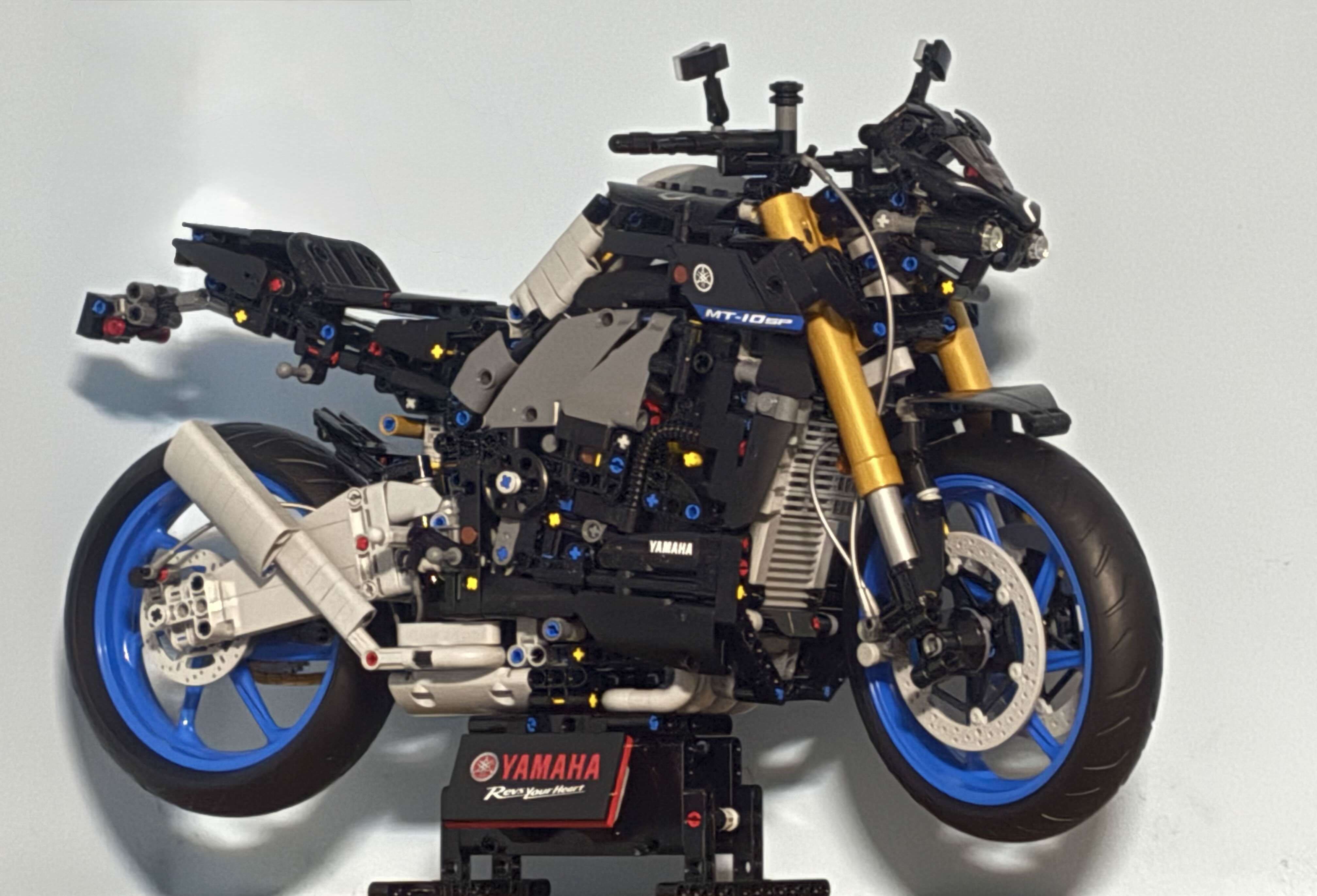 LEGO® Technic - Yamaha MT-10 SP 42159, 1478 piese - eMAG.ro