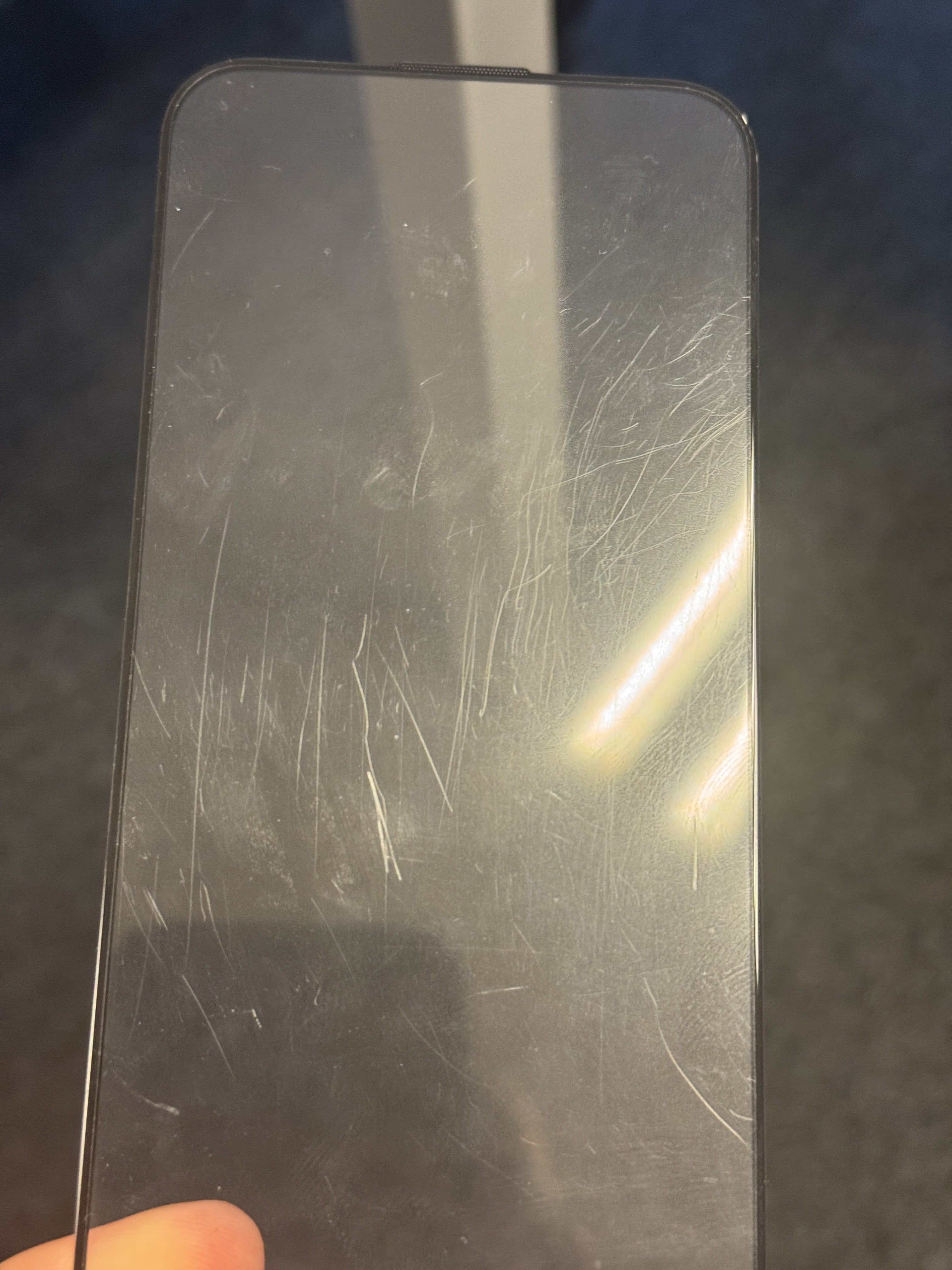 Folie de Protectie Clear, InstaShield by VeReTech pentru iPhone 15 Pro Max, cu Kit de Aplicare Instanta si Functie Automata de Indepartare a Prafului, din Sticla Securizata 9H+, Ultra Claritate Super HD, Tratament Electronic Oleofobic si Anti Amprente