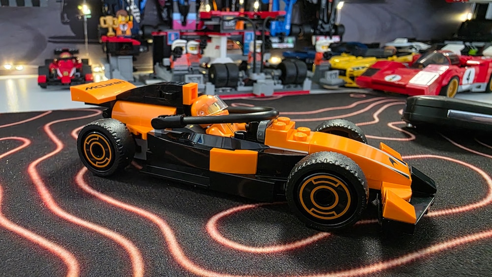 LEGO® City - Pilot F1® cu masina de curse McLaren 60442, 86 piese