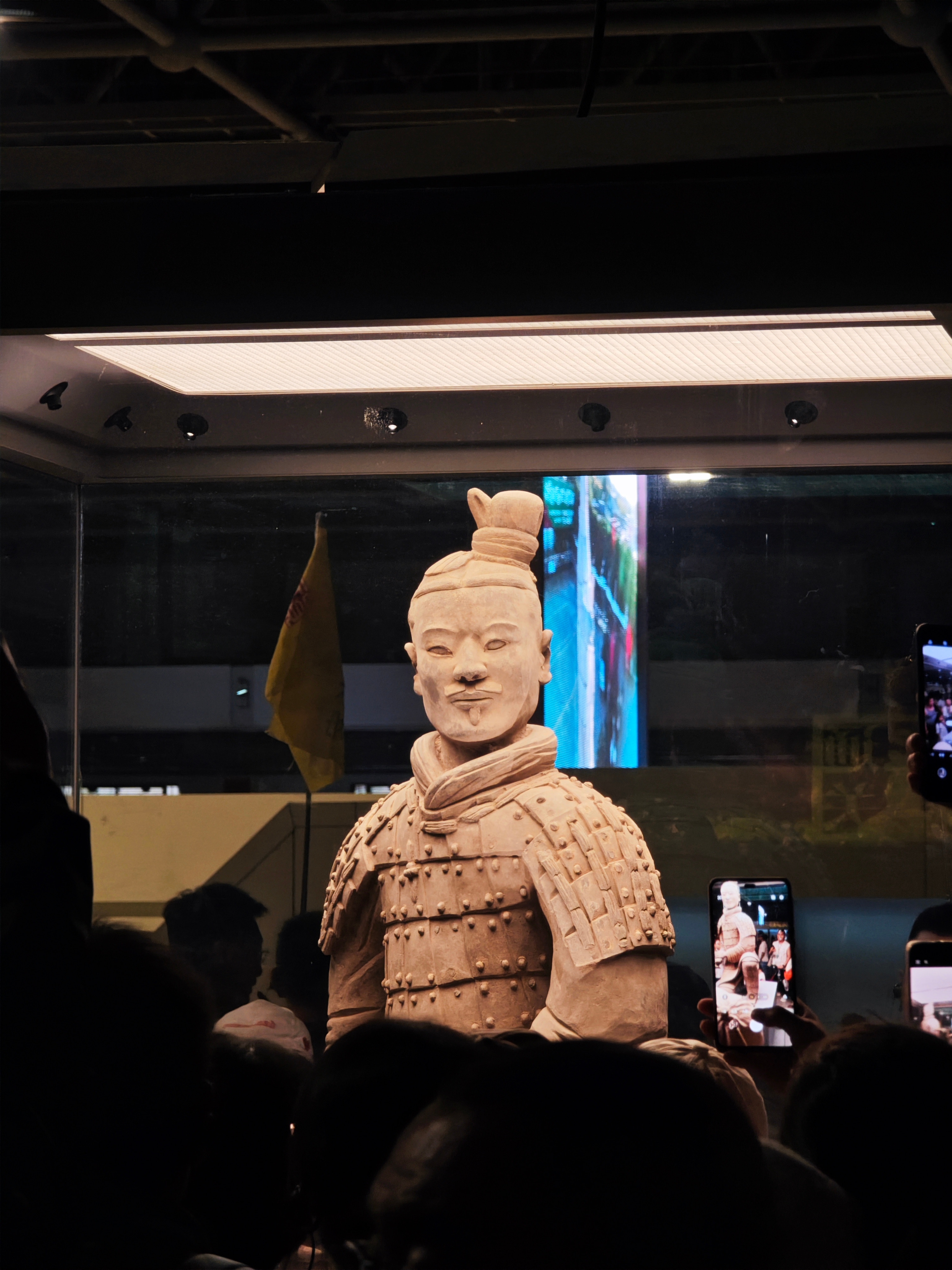 RESIGILAT: Telefon mobil Xiaomi 14 Ultra, 16GB RAM, 512GB, 5G, White