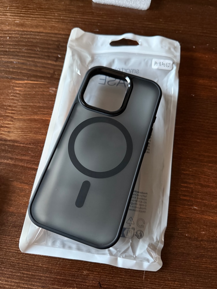 Husa de Protectie, Compatibila Apple iPhone 16 Pro, protectie camera, Rezistent la socuri, MagSafe, Negru