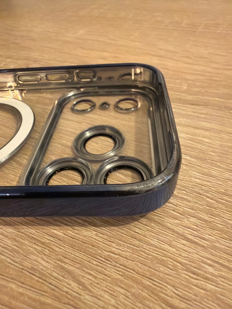 Husa pentru iPhone 17 Pro DaDen MagSafe Luxury, Antisoc, Protectie Camera, Margini Metalizate, Transparenta cu Margini Albastre