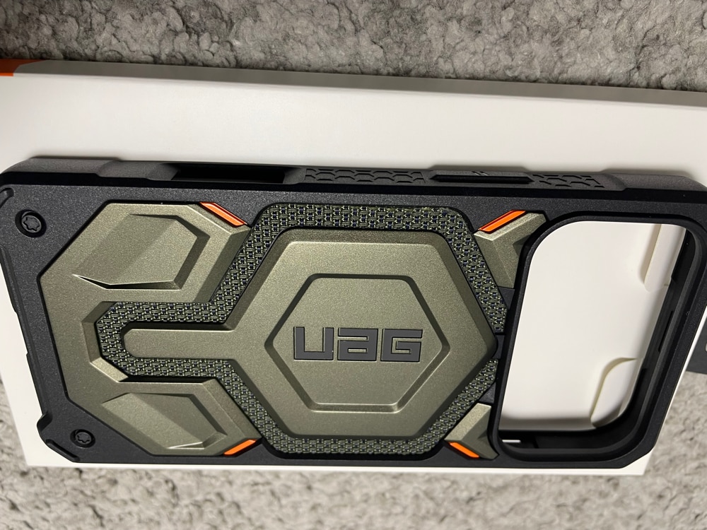 Husa de protectie UAG Monarch Pro pentru iPhone 17 Pro Max, Titanium