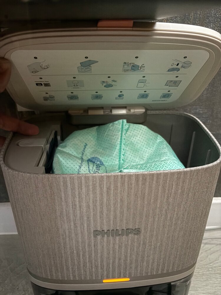 Aspirator robot si mop Philips XU5100/20 seria 5000, statie de golire automata, navigare LDS, mop rotativ, 10.000 Pa, Perie antiîncurcare, Detectare obstacole mici, Detectare automata a covoarelor, culoare bej