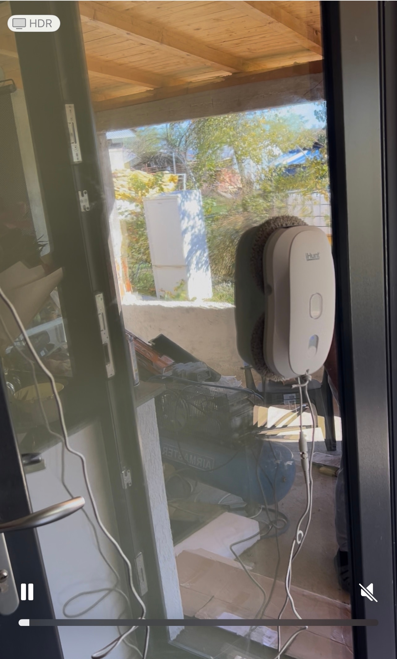 Robot autonom de curatare geamuri iHunt Smart Window Robot 3 Ultra, 72W, Pulverizator Apa, Acumulator, Viteza imbunatatita, Rezervor 65ml, Protectie anti-cadere, Control Telecomanda, White