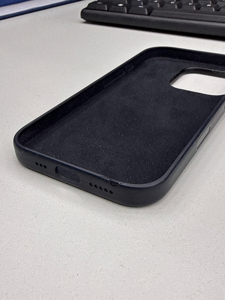 Husa de protectie Apple Silicone Case with MagSafe pentru iPhone 16 Pro - Denim