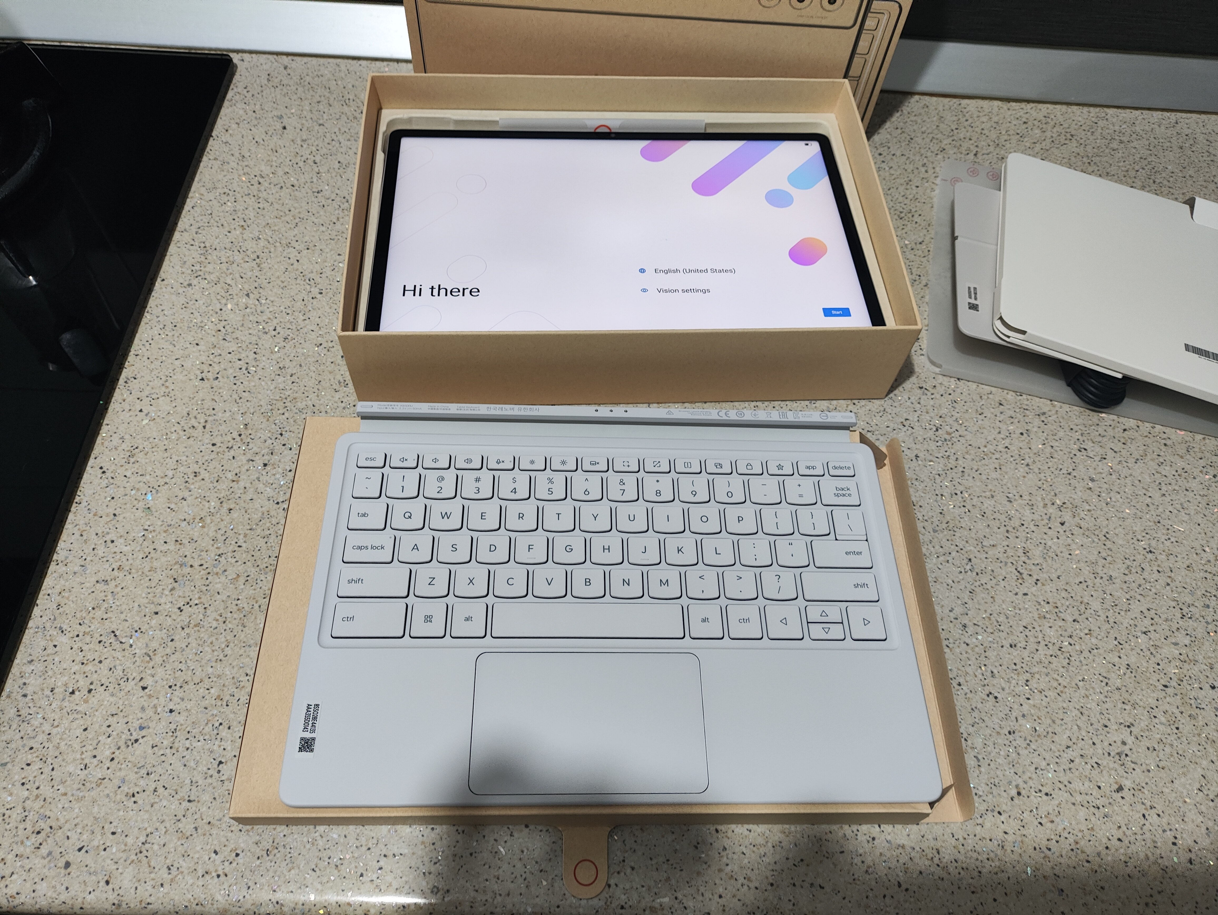 Tableta Lenovo Yoga Tab Plus, Octa-Core, 12.7" 3K (2944x1840) LTPS, 16GB RAM, 512GB, Wi-fi, Seashell + Lenovo® 2-in-1 Keyboard Pack + Lenovo Tab Pen Pro
