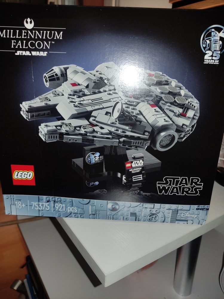 LEGO® Star Wars™ - Millennium Falcon™ 75375, 921 piese - eMAG.ro