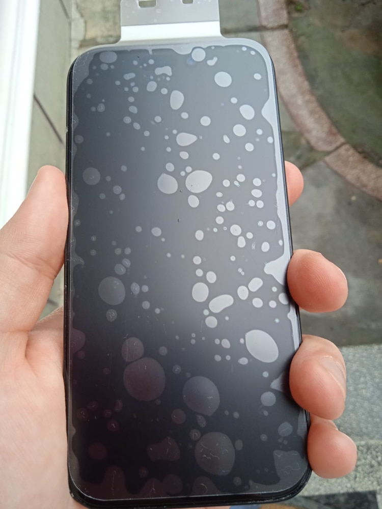 Folie sticla Privacy pentru Iphone 16, Iphone 15, Sticla securizata B Series, Anti-amprenta, Anti-Static Flexibila, Margini Negre Aluminiu, Strat Oleofob 6.1", instalare usoara, rapida cu dispozitiv de potrivire automata, Easy Install Kit, RikBo®