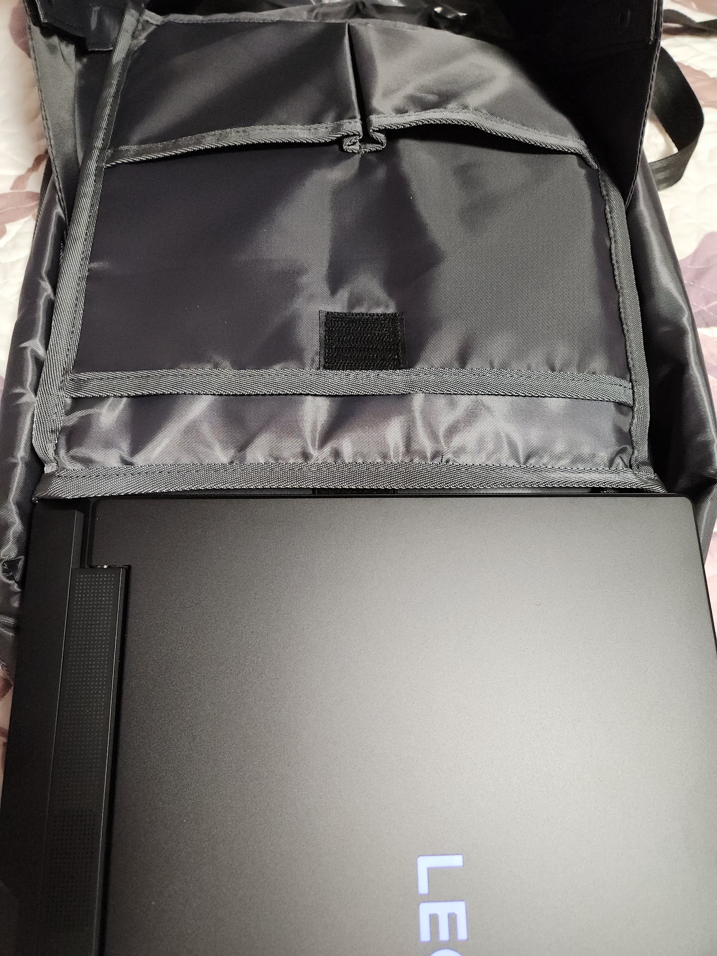 Rucsac Smart Extensibil pentru Laptop AZeira®, Barbatesc, Antifurt, Cifru Securitate, Conectivitate Multifunctional, Ergonomic, Organizare optima, Multiple buzunare, Protectie Laptopuri, 47x30x10/20 cm, Negru Carbon