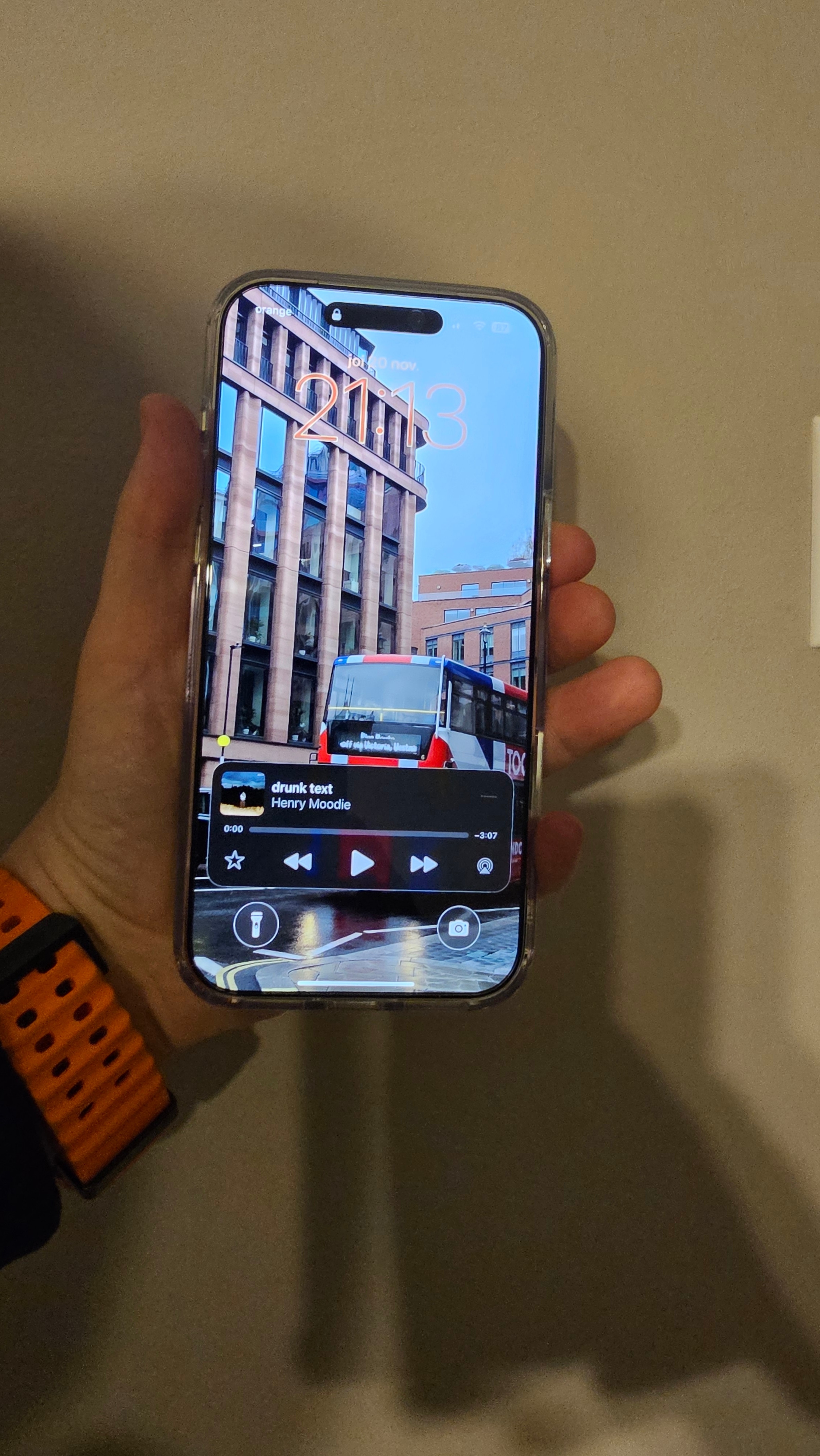 Folie de Protectie Privacy pentru iPhone 17 Pro Max, Omelivon, Sticla Securizata, cu Kit de Aplicare Instanta si Functie Automata de Indepartare a Prafului, Duritate 9H, Ultra HD, advanced touch sensitivity
