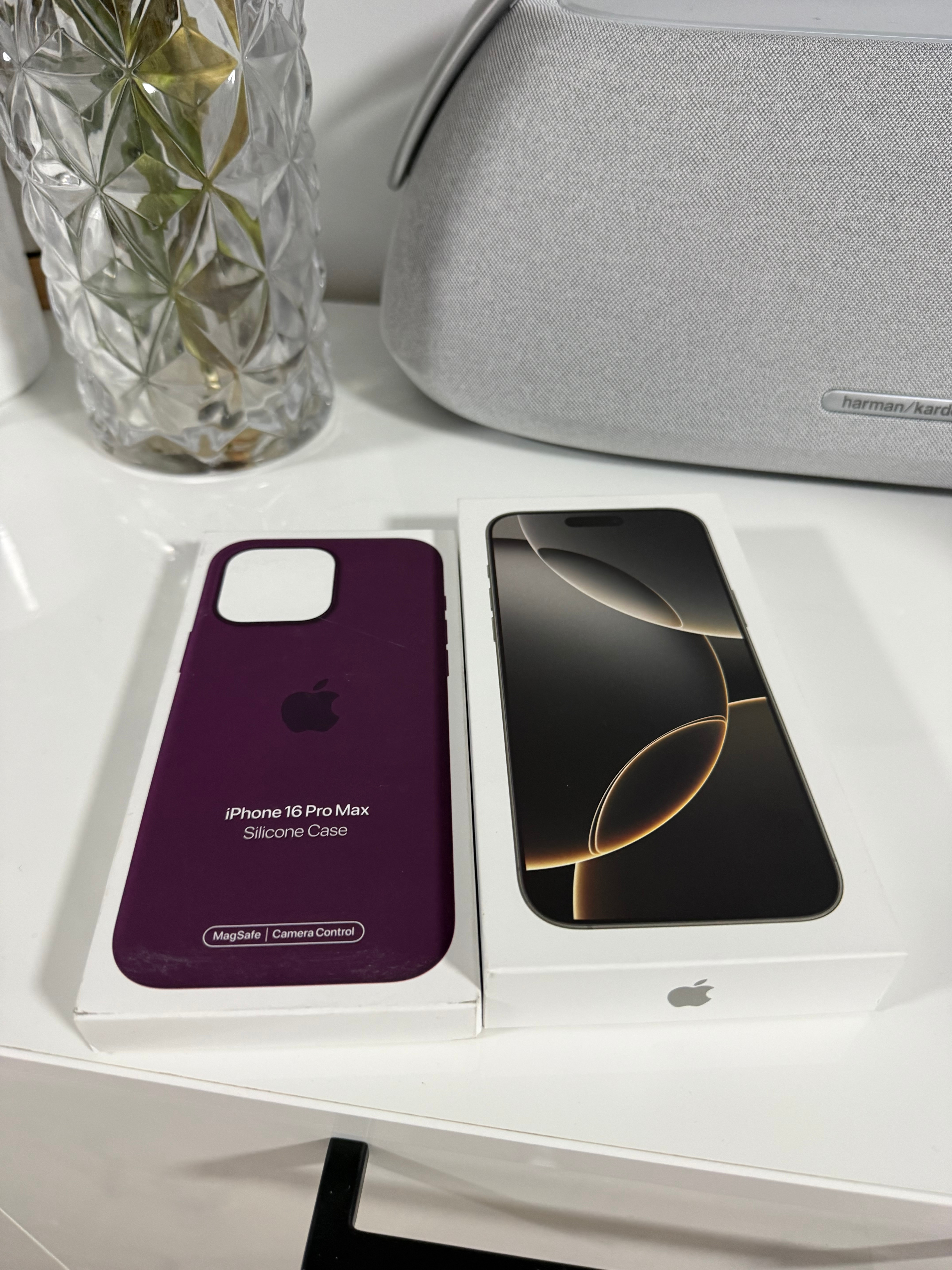Husa de protectie Apple Silicone Case with MagSafe pentru iPhone 16 Pro Max - Plum